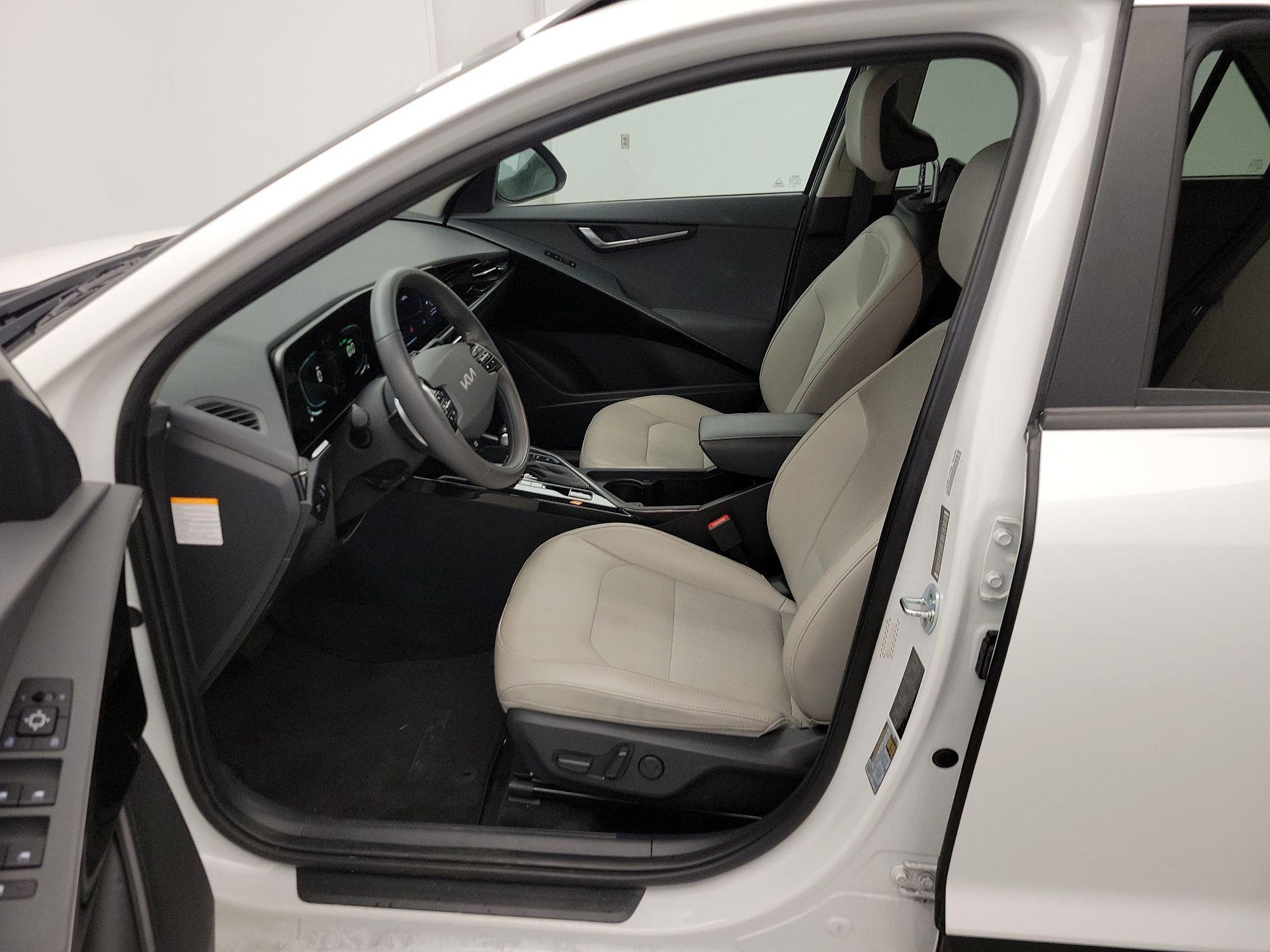 Thumbnail: 2023 Kia Niro - 11