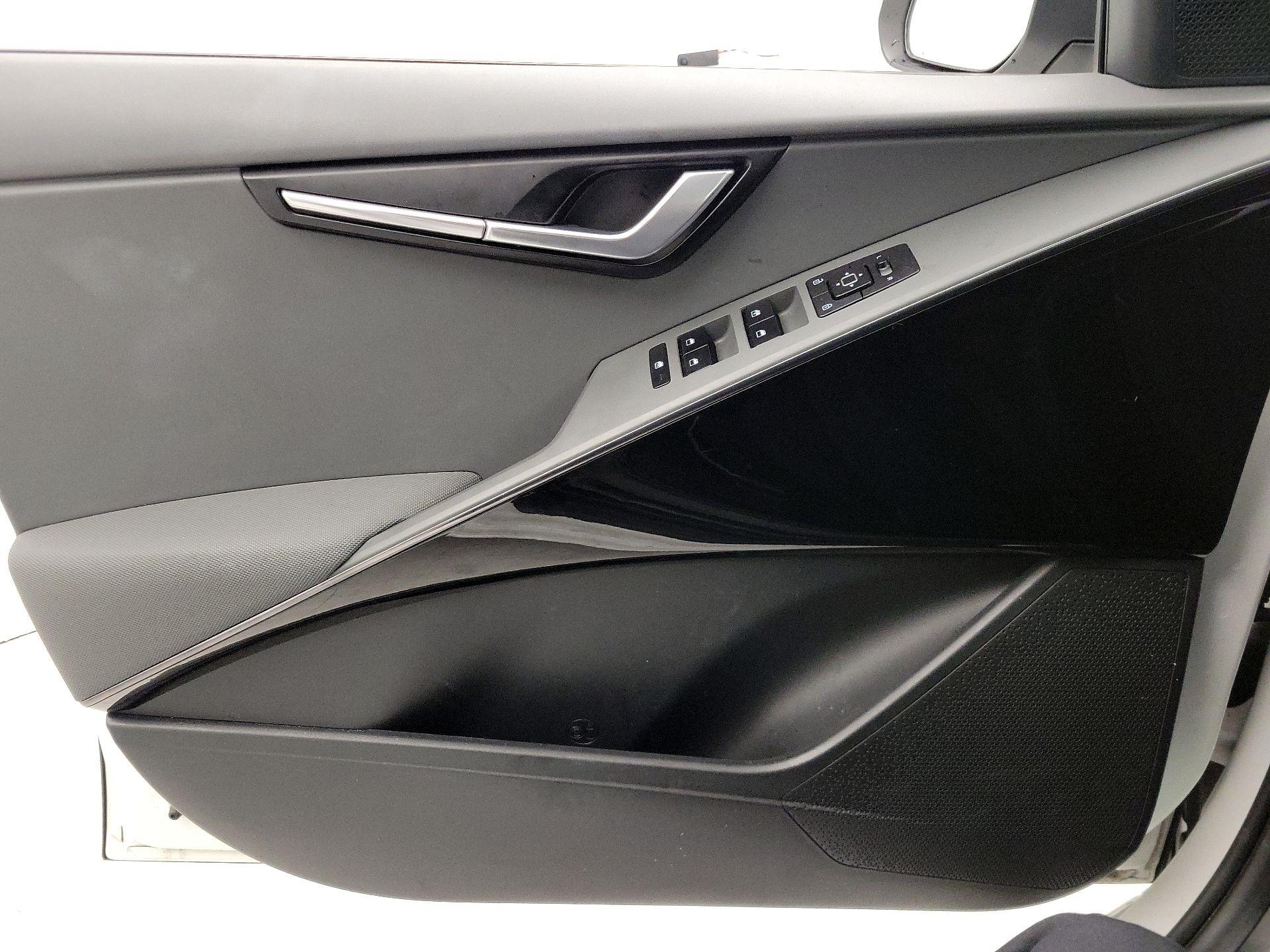 Thumbnail: 2023 Kia Niro - 12