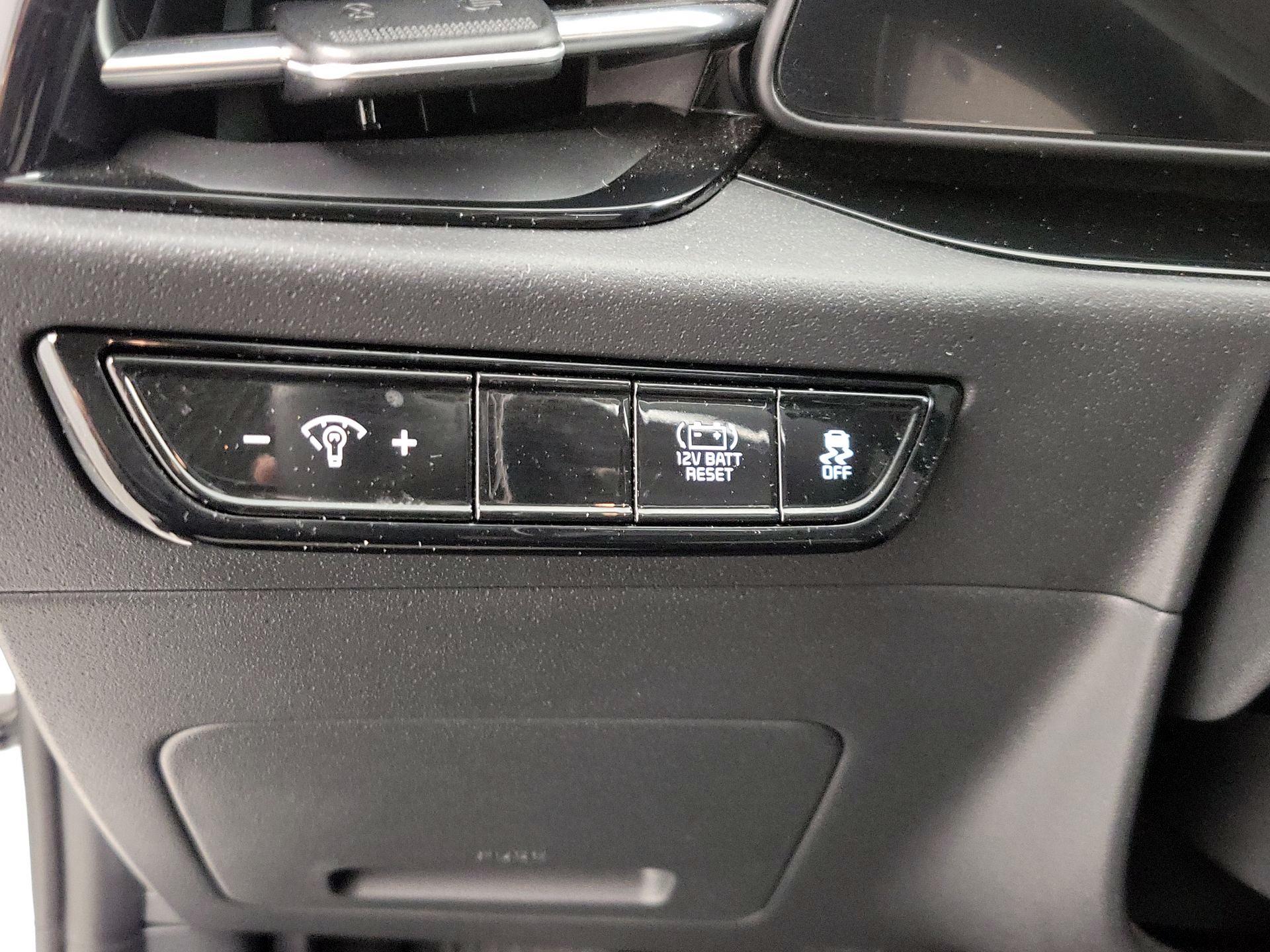 Thumbnail: 2023 Kia Niro - 13