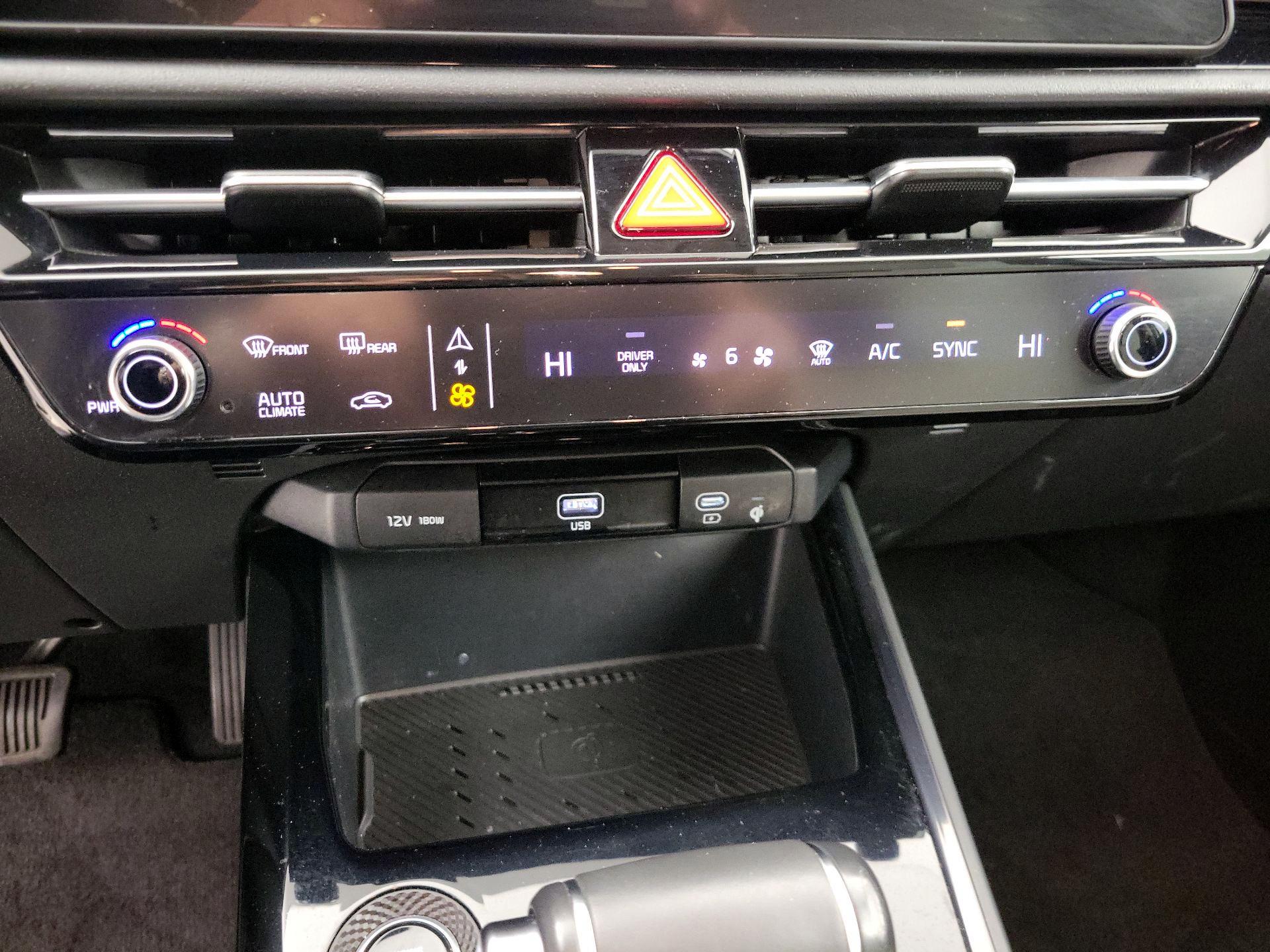 Thumbnail: 2023 Kia Niro - 17