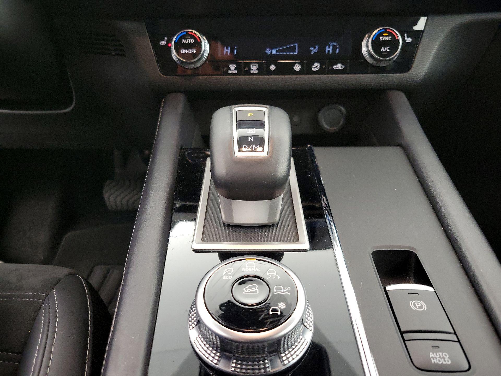 Thumbnail: 2024 Mitsubishi Outlander - 18