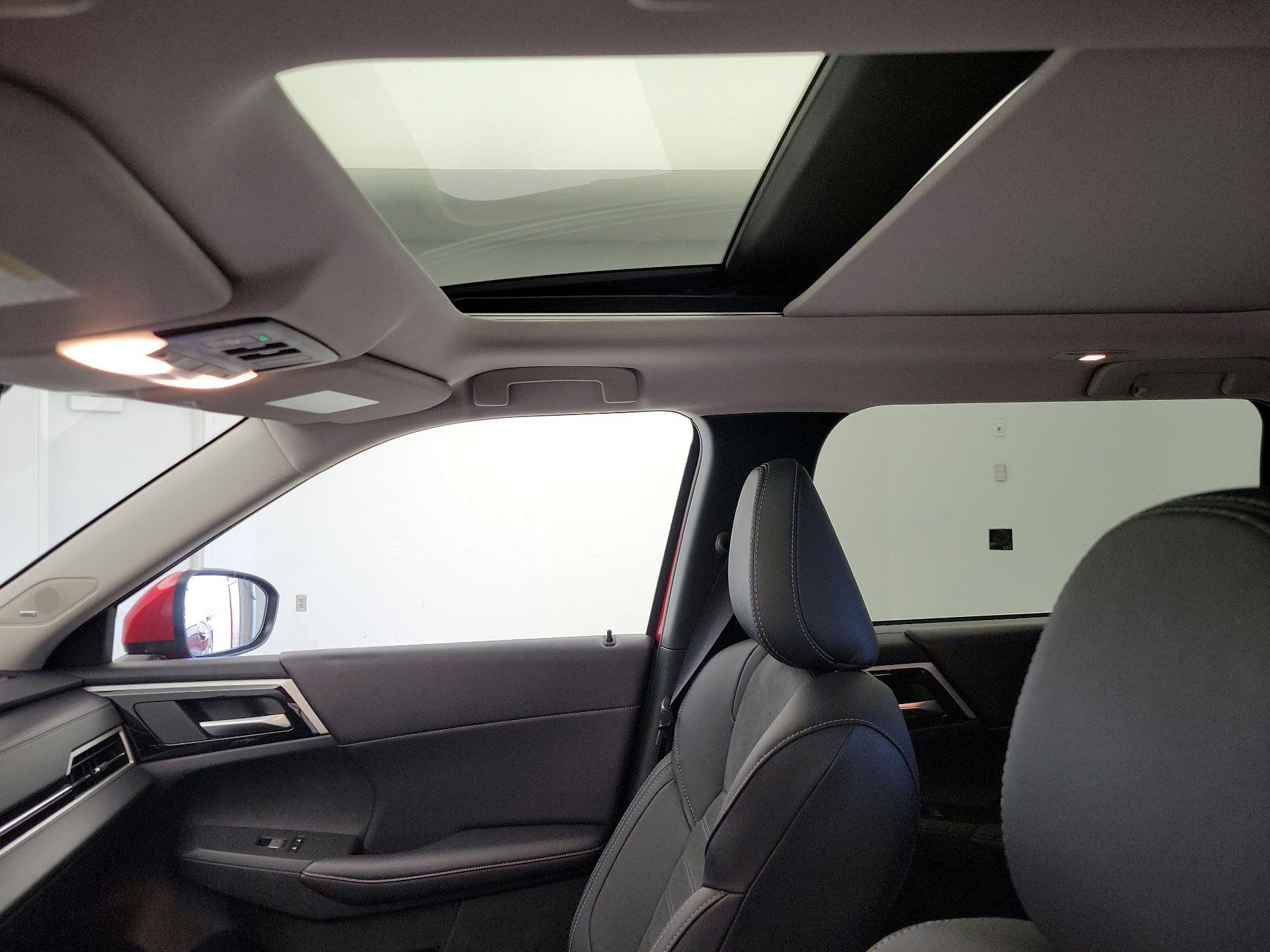 Thumbnail: 2024 Mitsubishi Outlander - 20