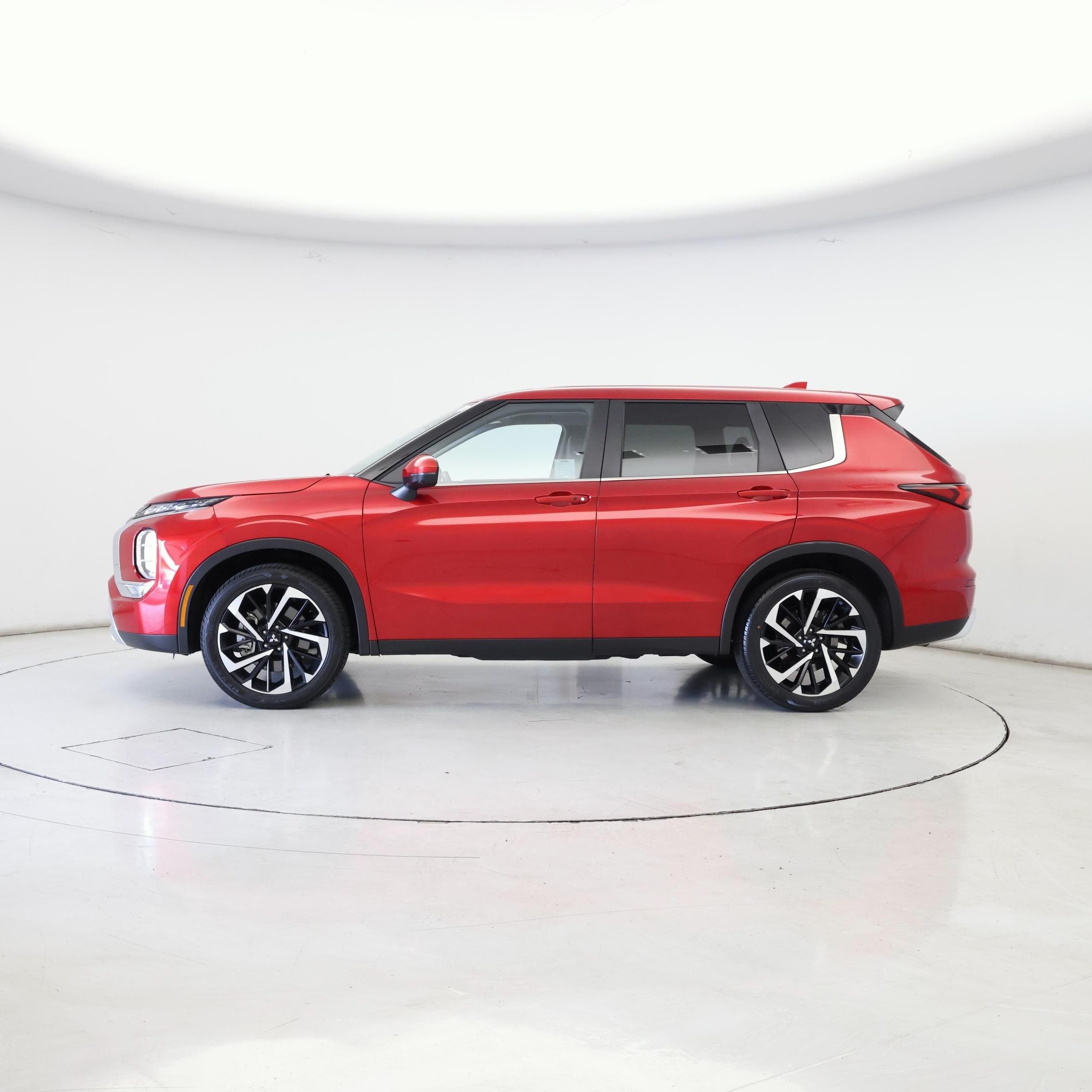 Thumbnail: 2024 Mitsubishi Outlander - 3