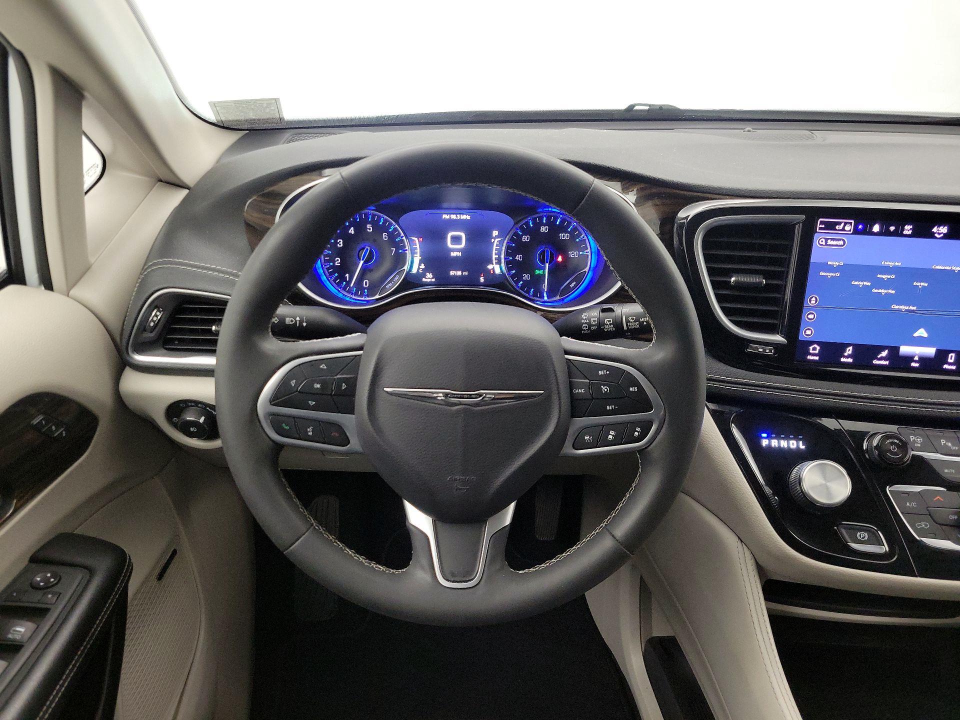 Thumbnail: 2022 Chrysler Pacifica - 10