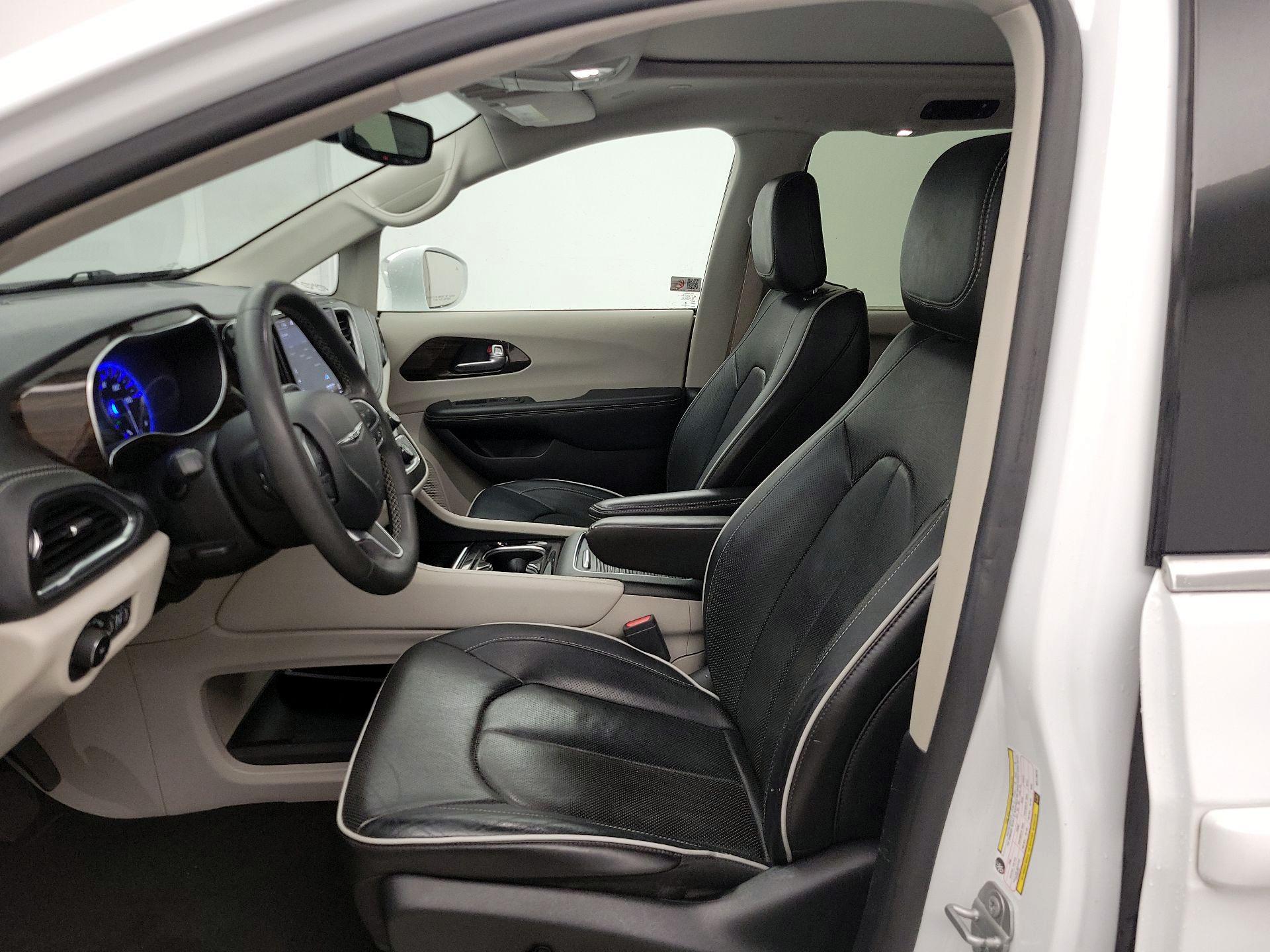 Thumbnail: 2022 Chrysler Pacifica - 11