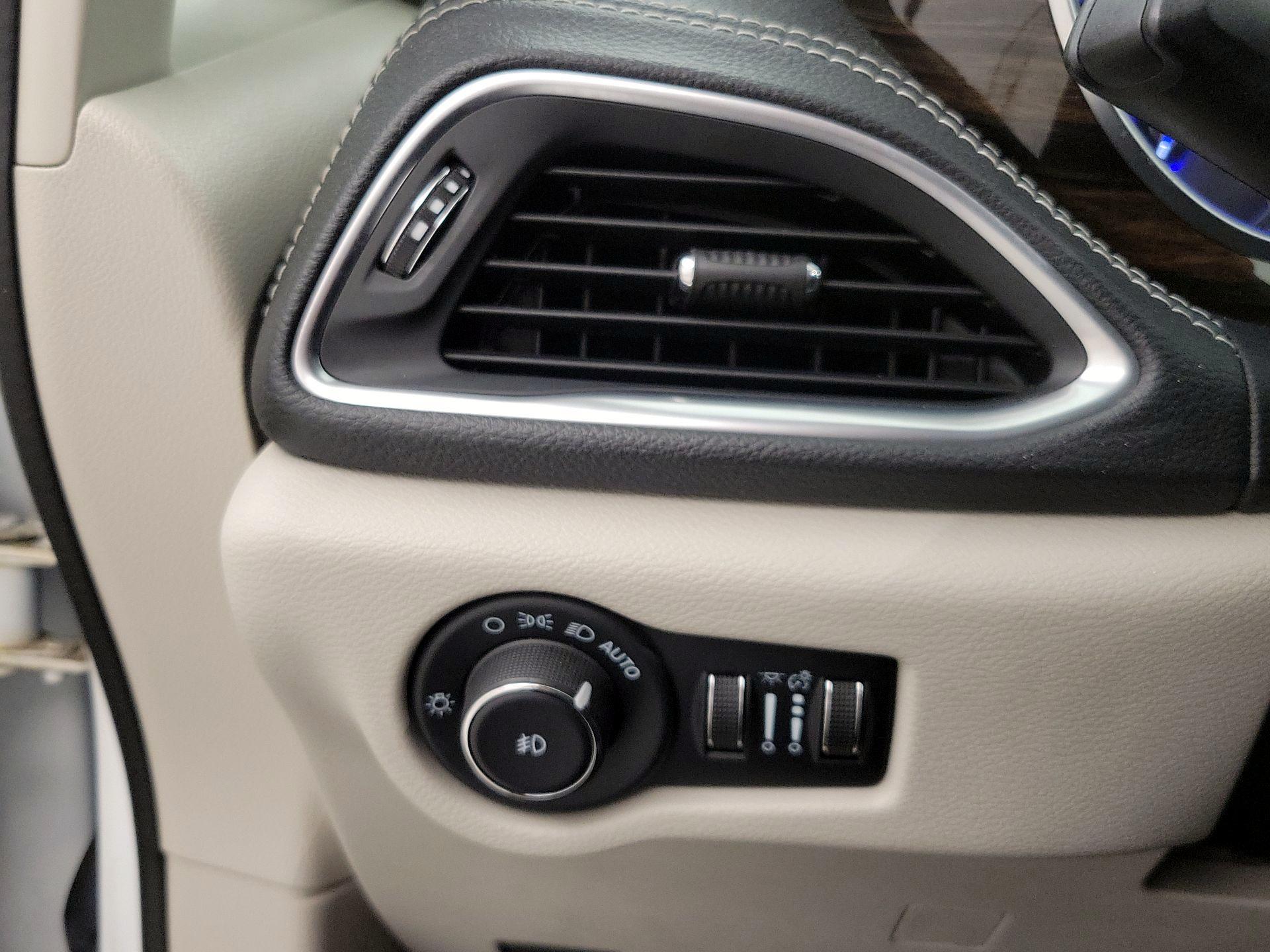 Thumbnail: 2022 Chrysler Pacifica - 13