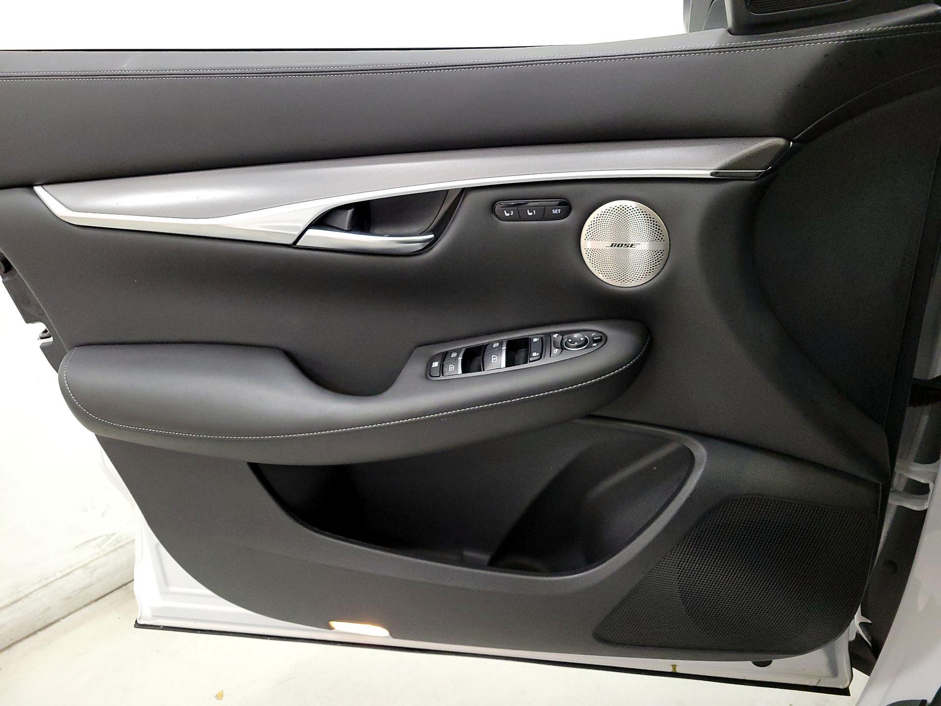 Thumbnail: 2023 INFINITI QX50 - 12