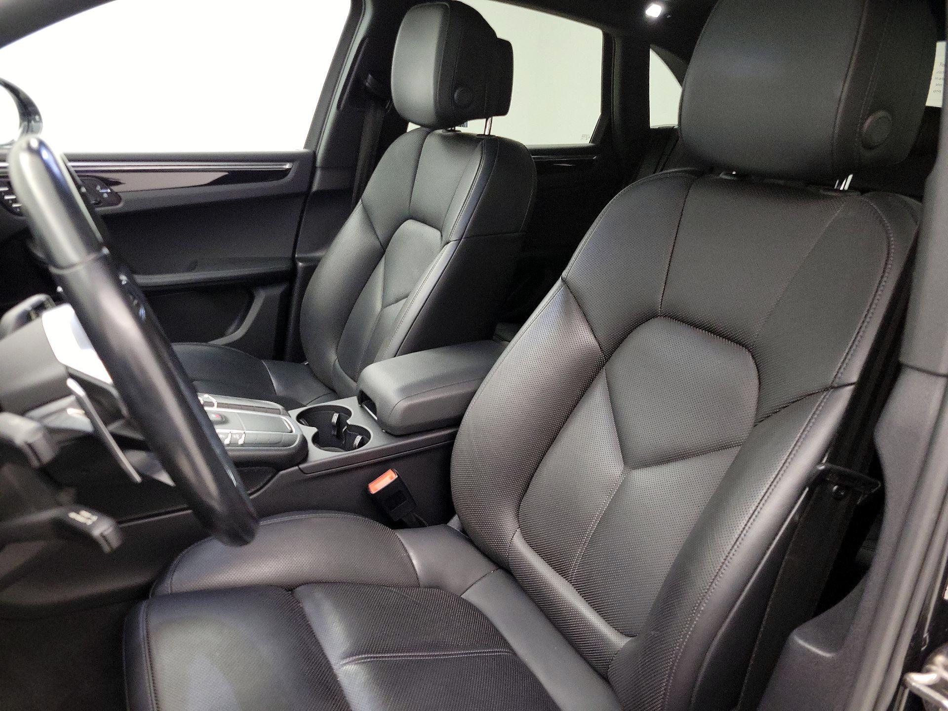 Thumbnail: 2020 Porsche Macan - 11