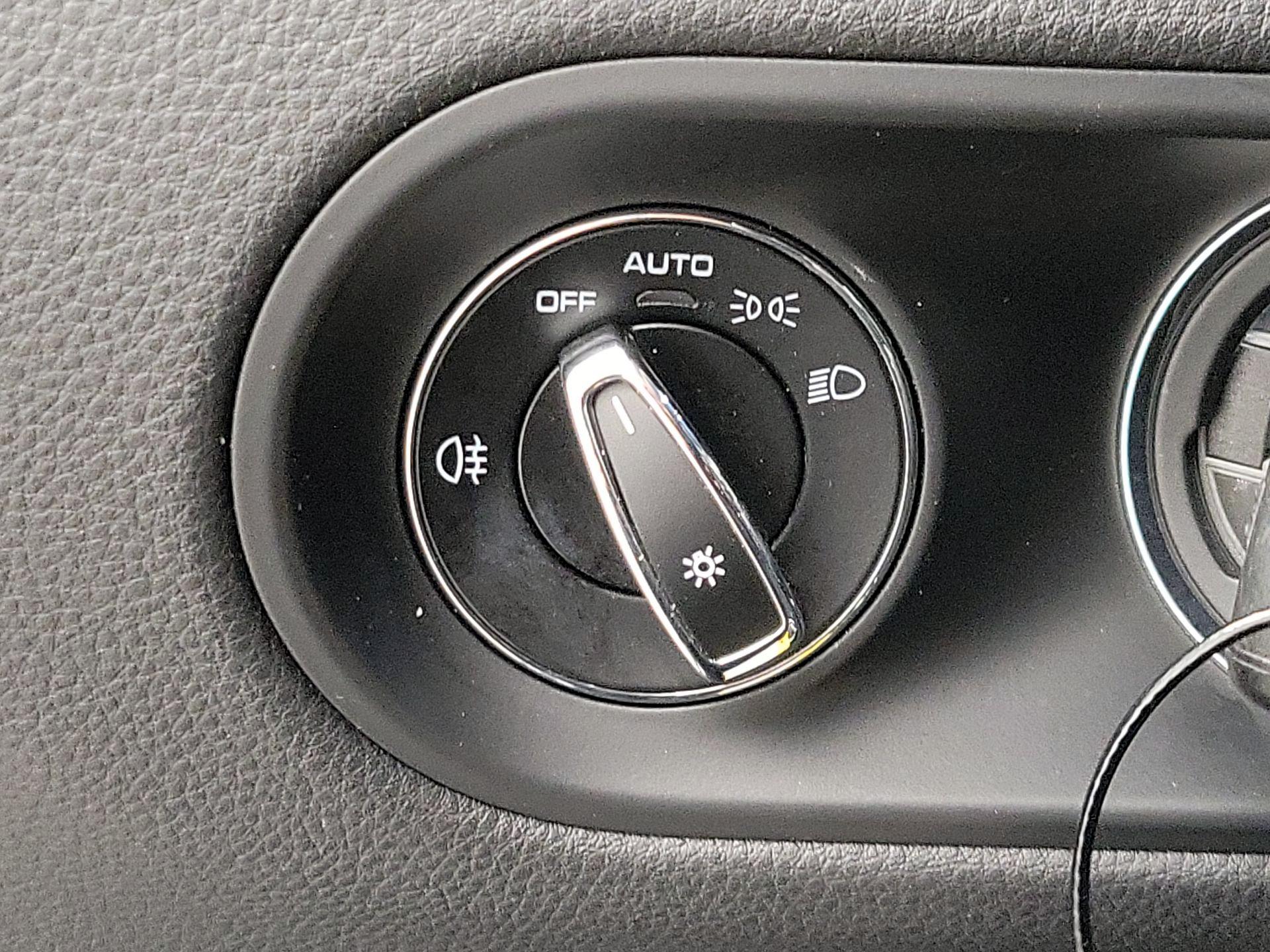 Thumbnail: 2020 Porsche Macan - 13