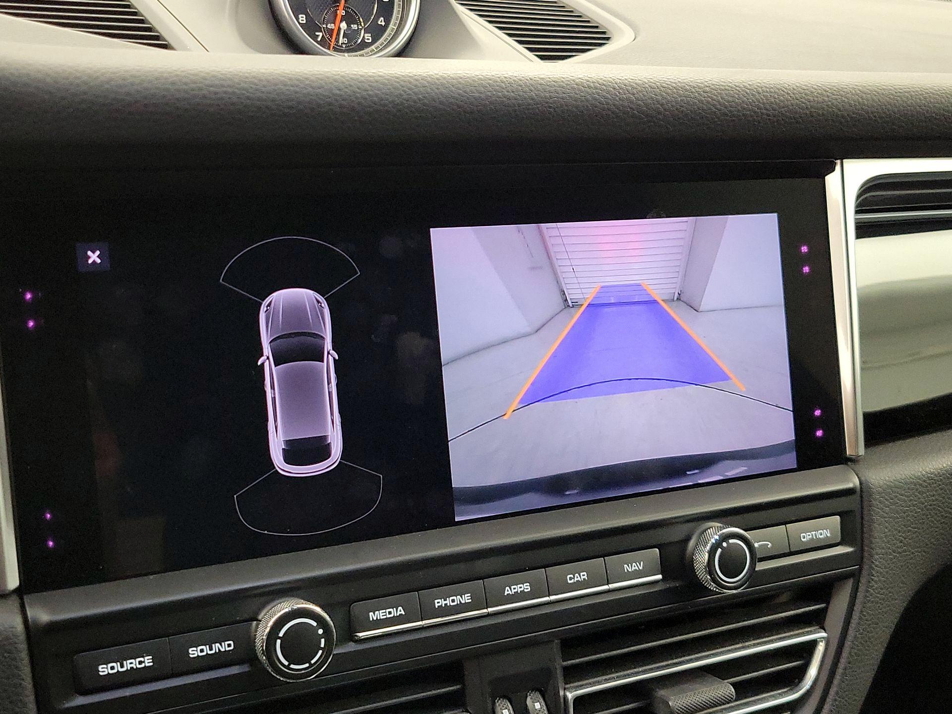 Thumbnail: 2020 Porsche Macan - 15