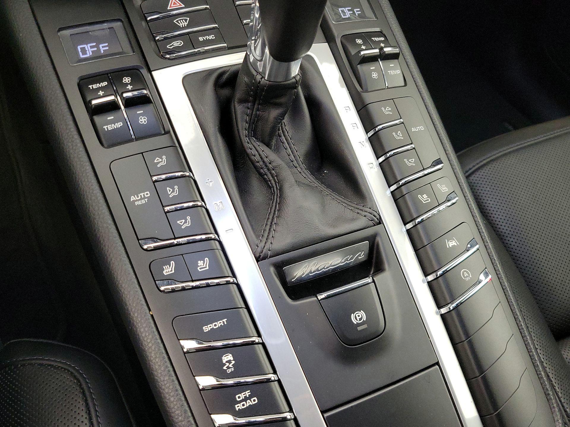 Thumbnail: 2020 Porsche Macan - 17