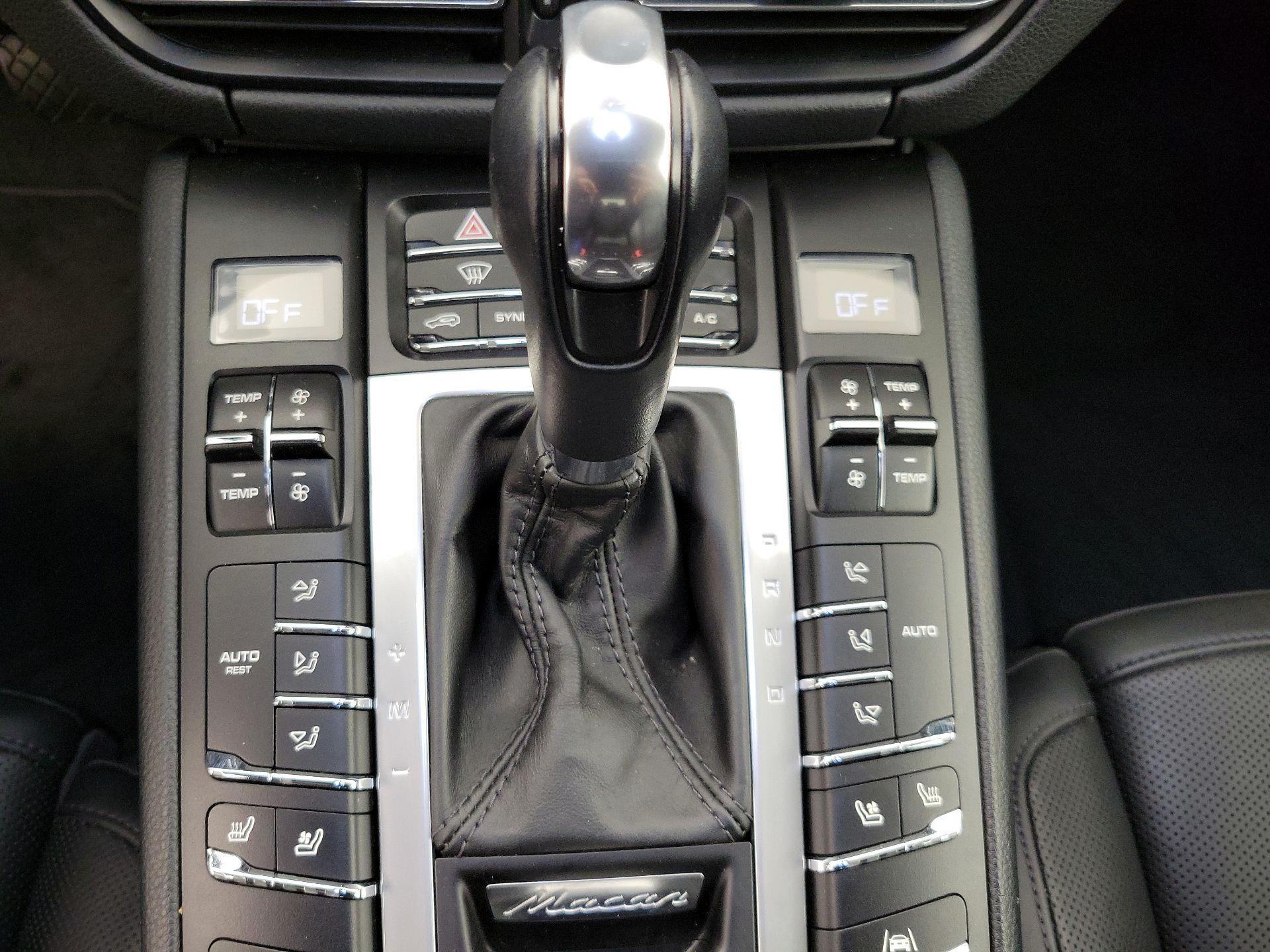 Thumbnail: 2020 Porsche Macan - 18