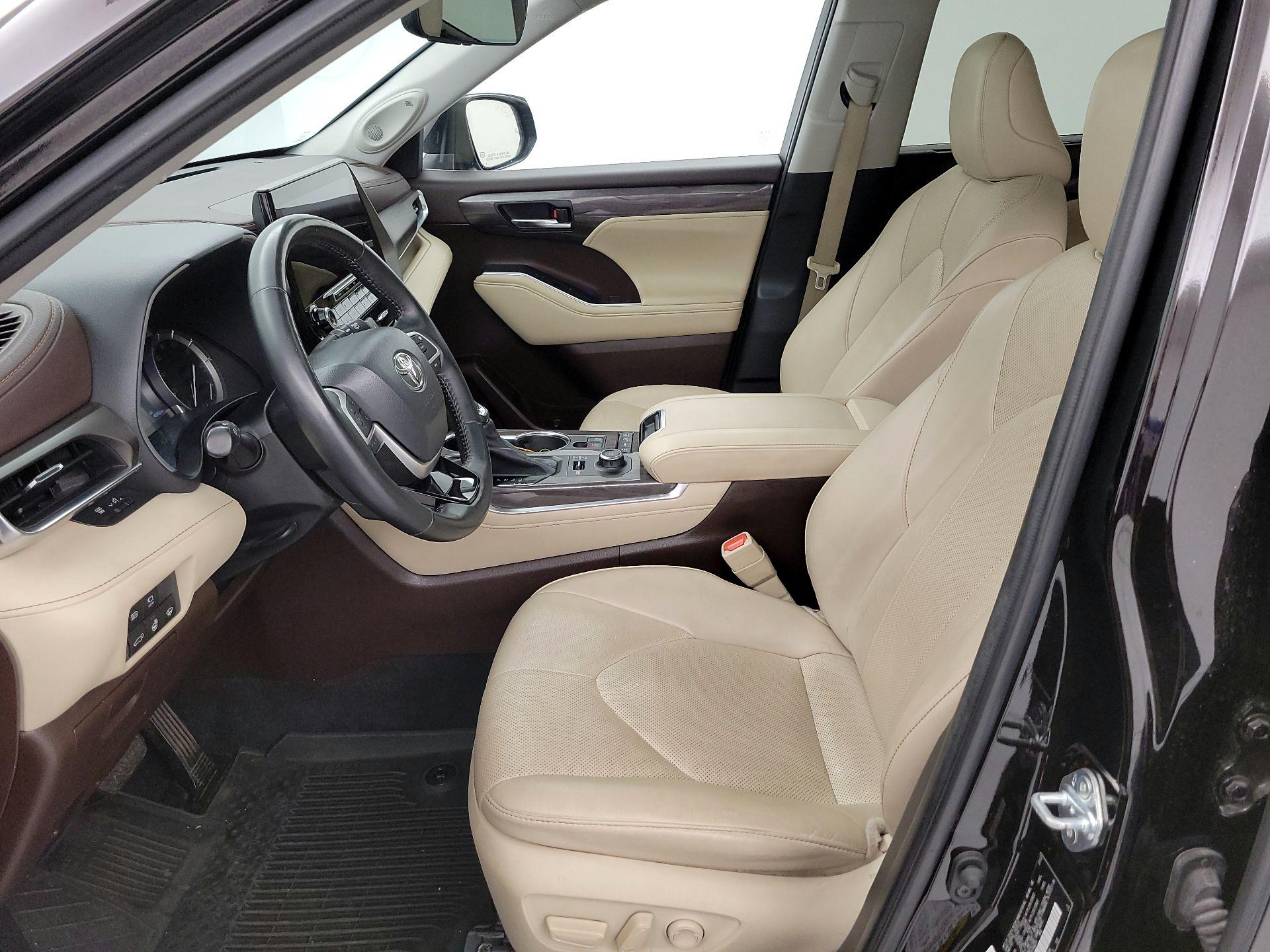 Thumbnail: 2022 Toyota Highlander - 11