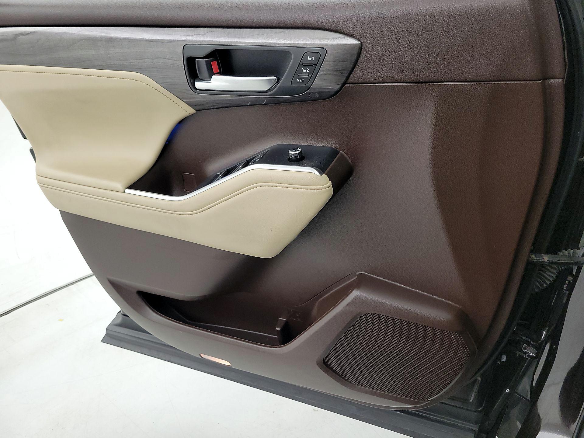 Thumbnail: 2022 Toyota Highlander - 12