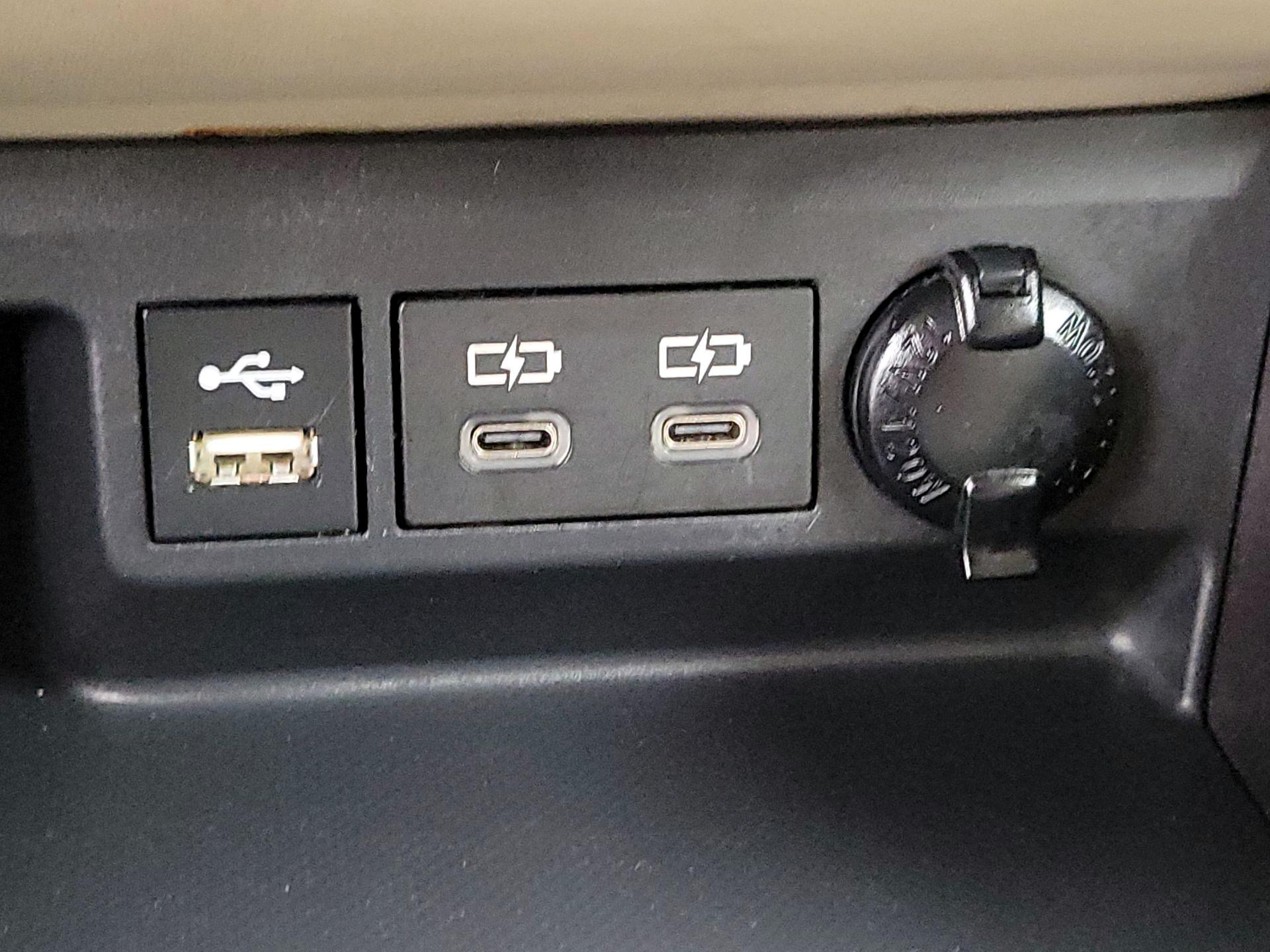 Thumbnail: 2022 Toyota Highlander - 19