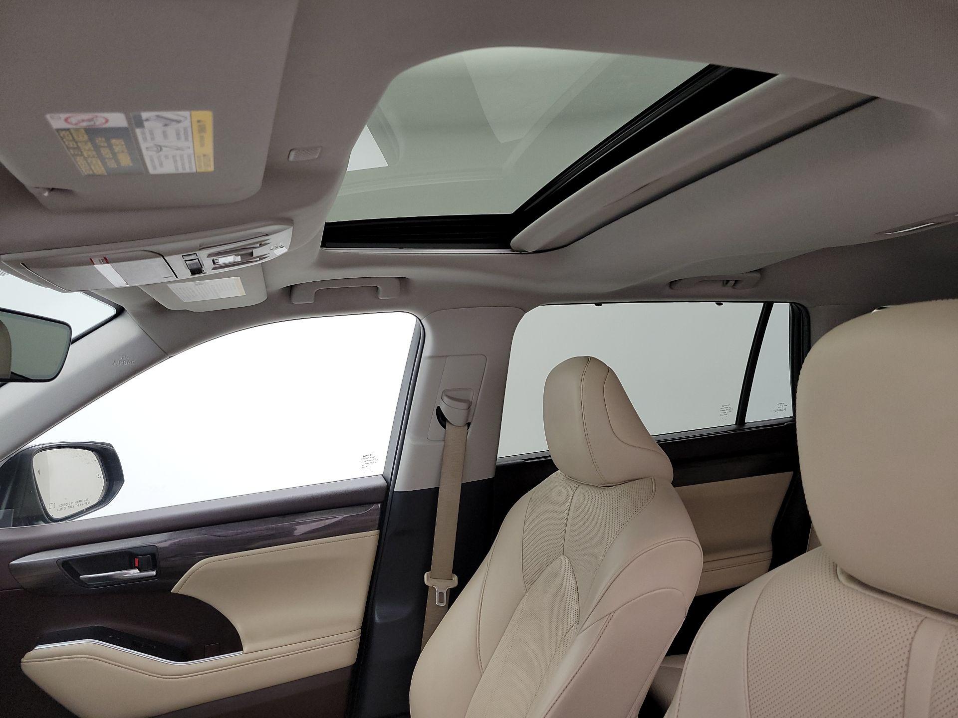 Thumbnail: 2022 Toyota Highlander - 20