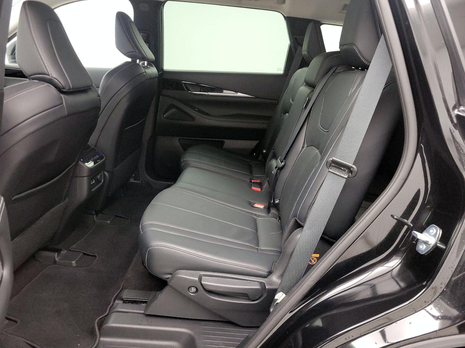 Thumbnail: 2023 INFINITI QX60 - 19