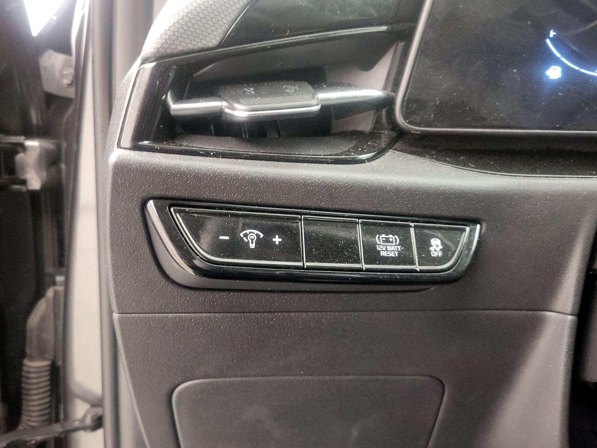 Thumbnail: 2023 Kia Niro - 13