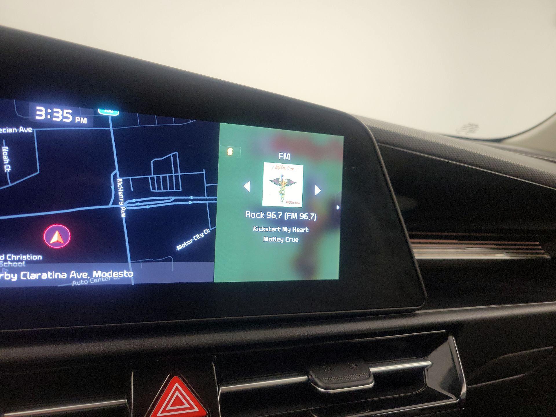 Thumbnail: 2023 Kia Niro - 16