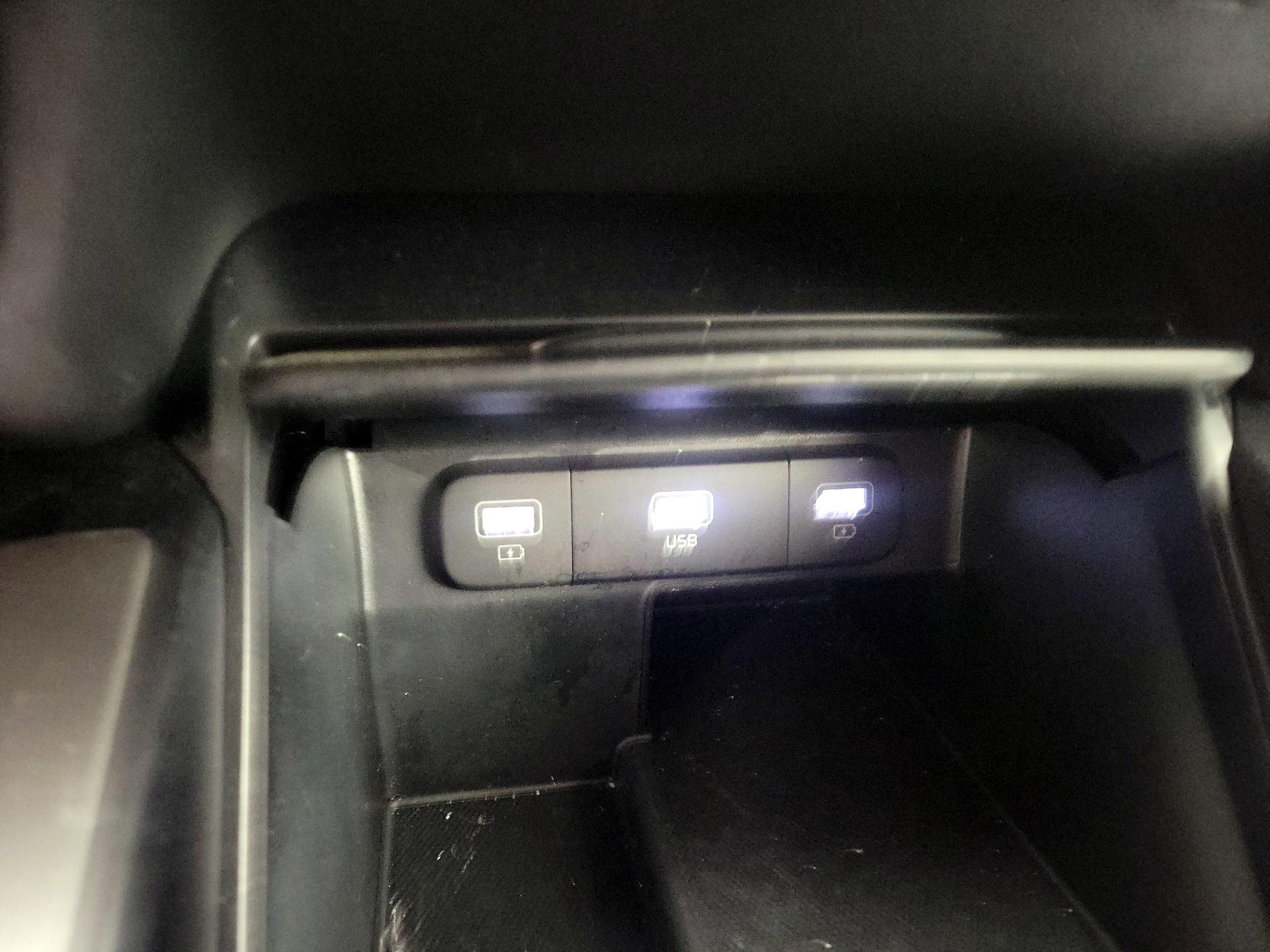 Thumbnail: 2023 Kia Sorento - 18