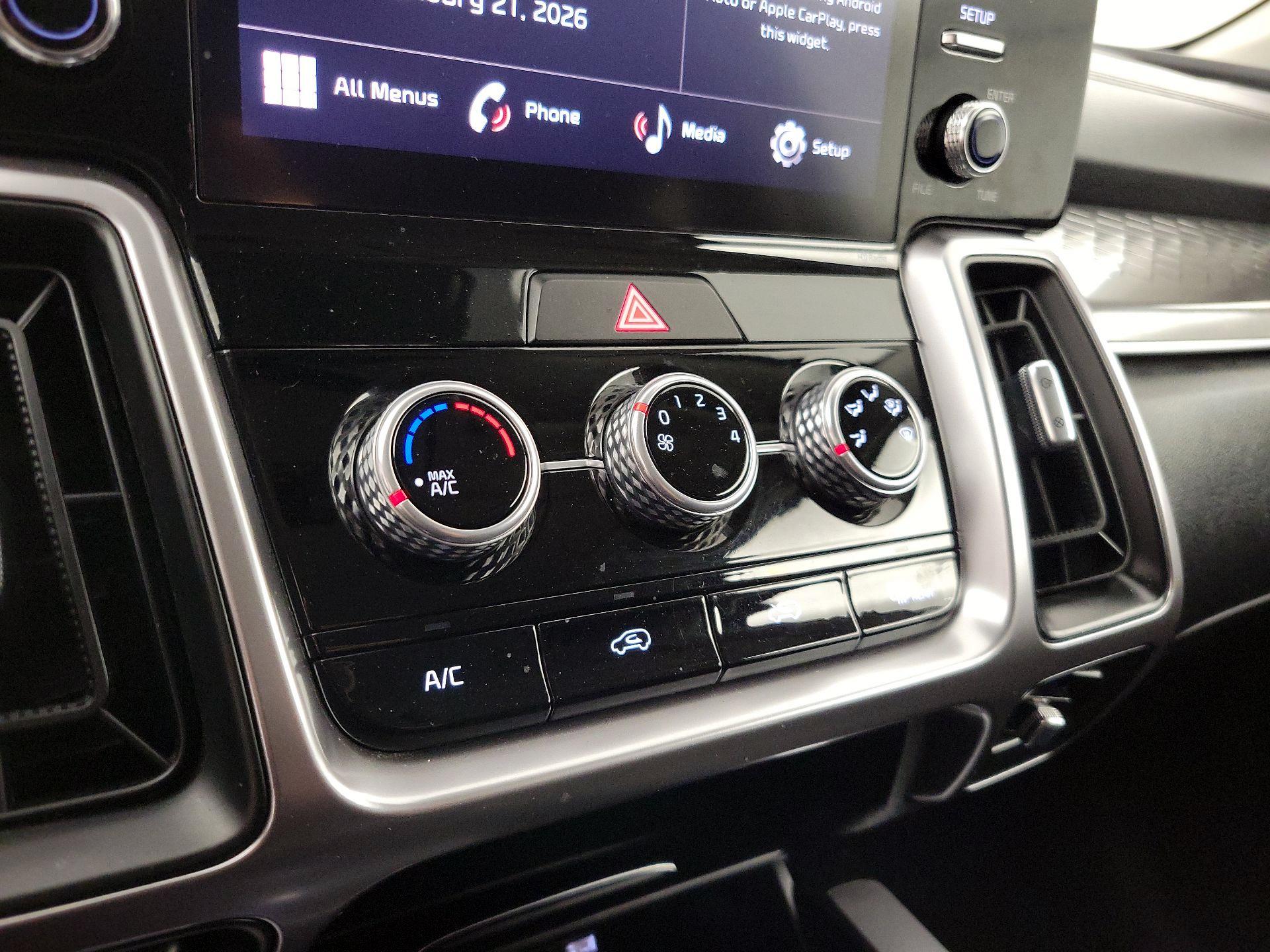 Thumbnail: 2023 Kia Sorento - 16