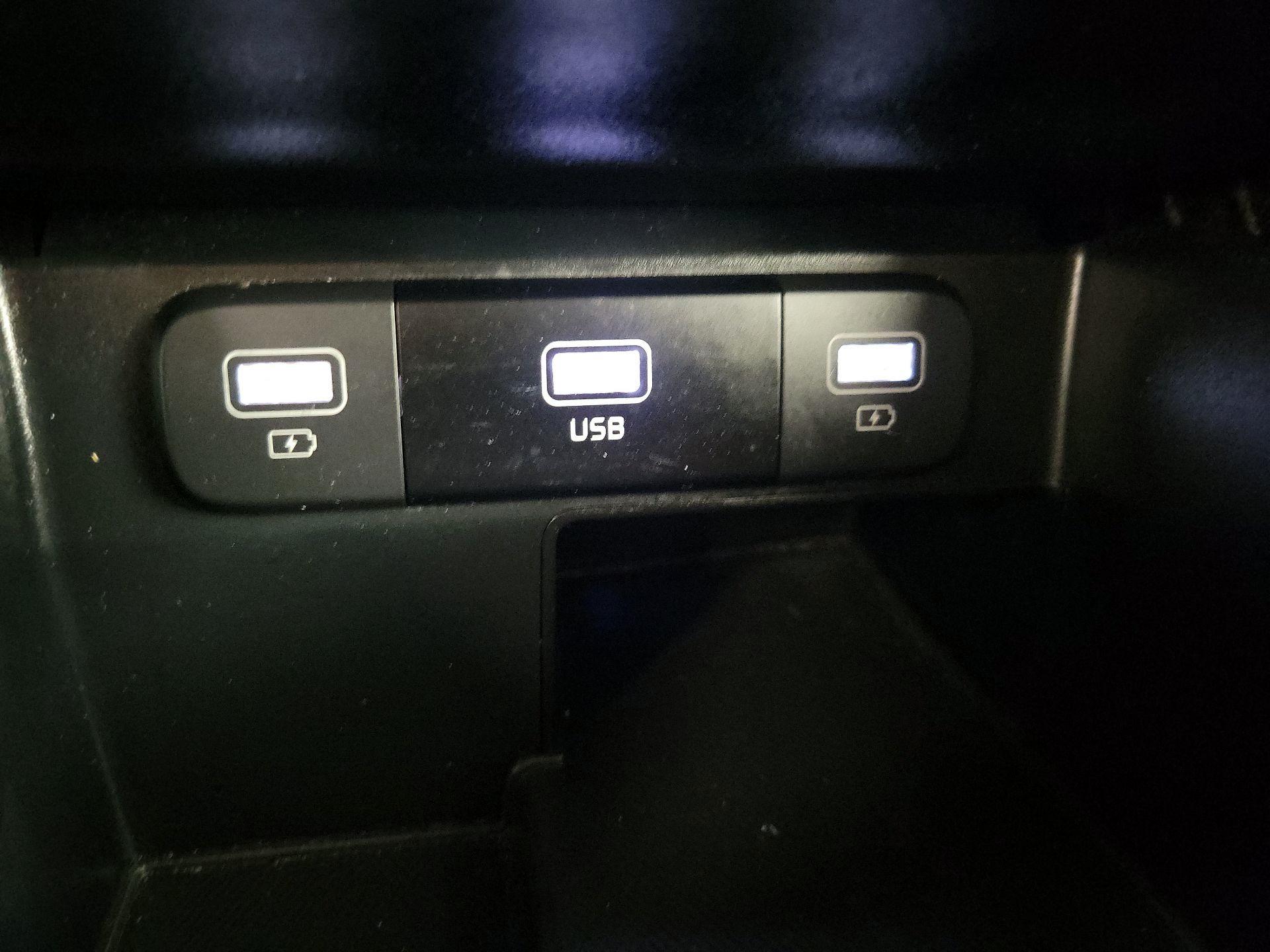 Thumbnail: 2023 Kia Sorento - 18