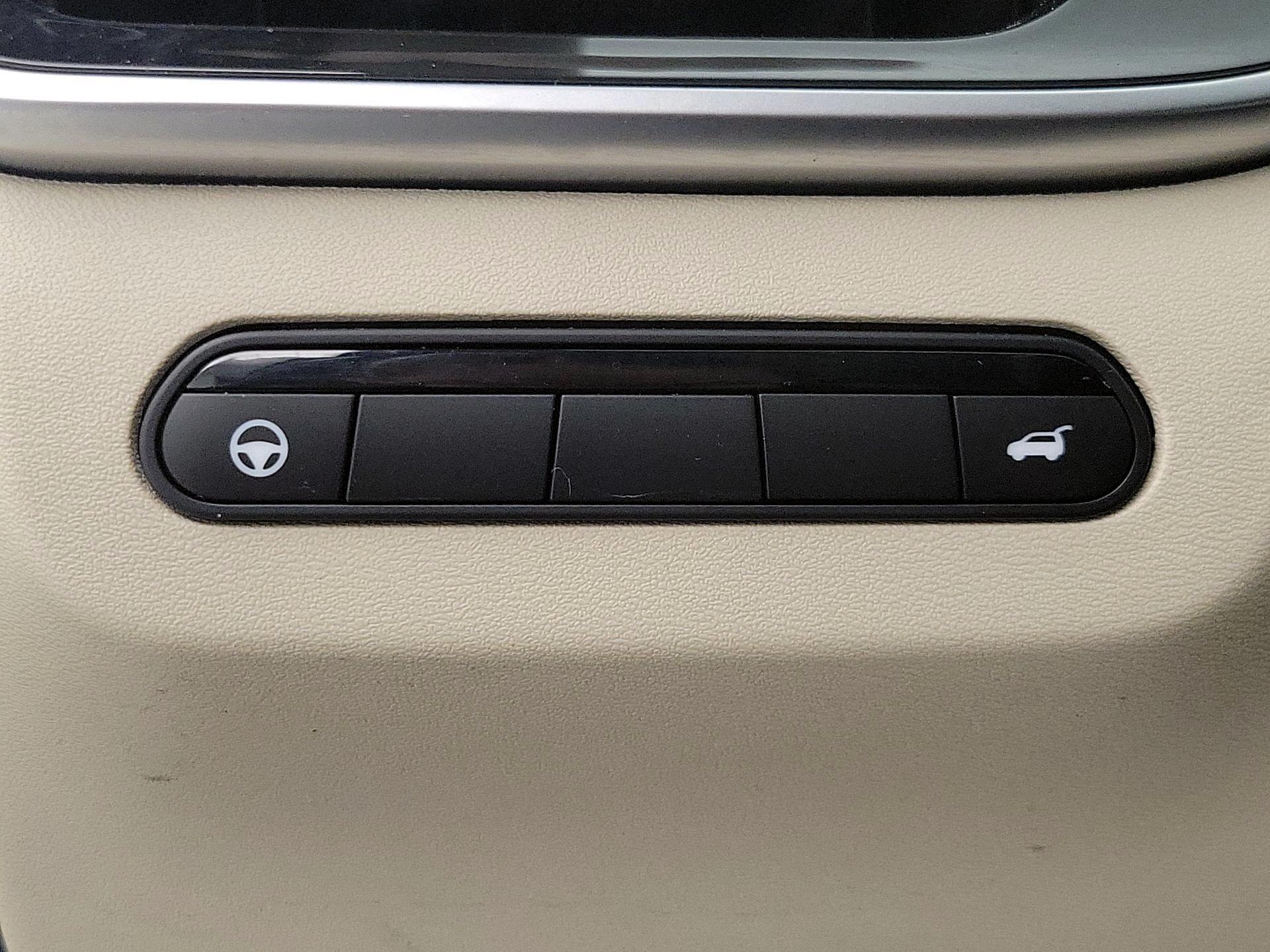 Thumbnail: 2023 INFINITI QX60 - 13