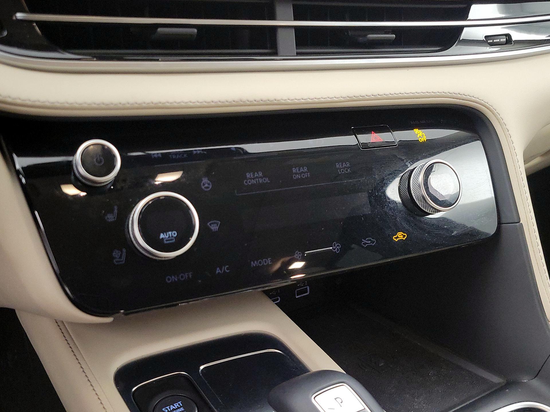 Thumbnail: 2023 INFINITI QX60 - 17