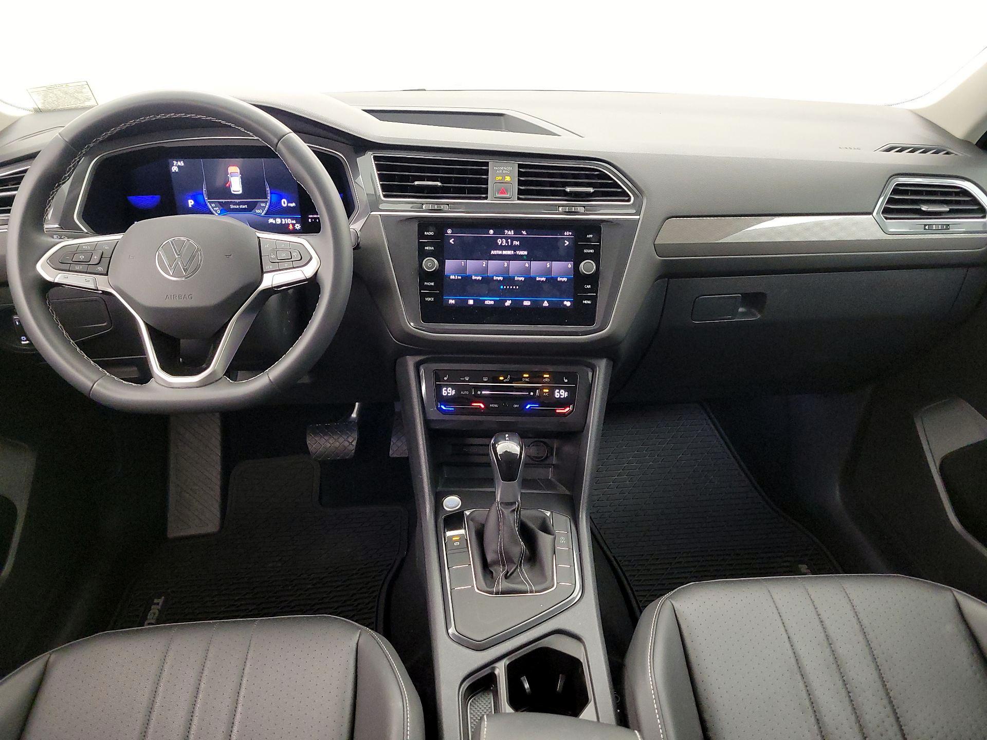 Thumbnail: 2023 Volkswagen Tiguan - 9