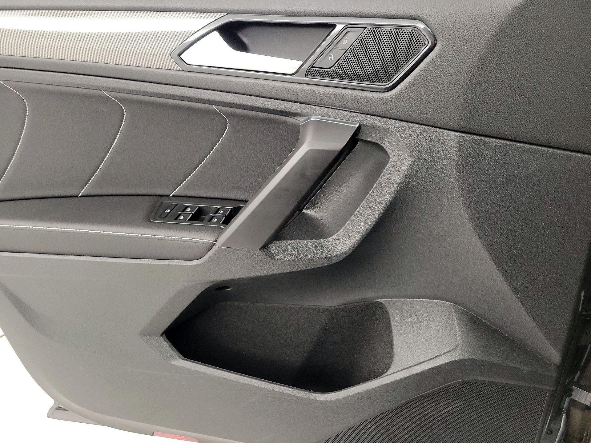 Thumbnail: 2023 Volkswagen Tiguan - 12