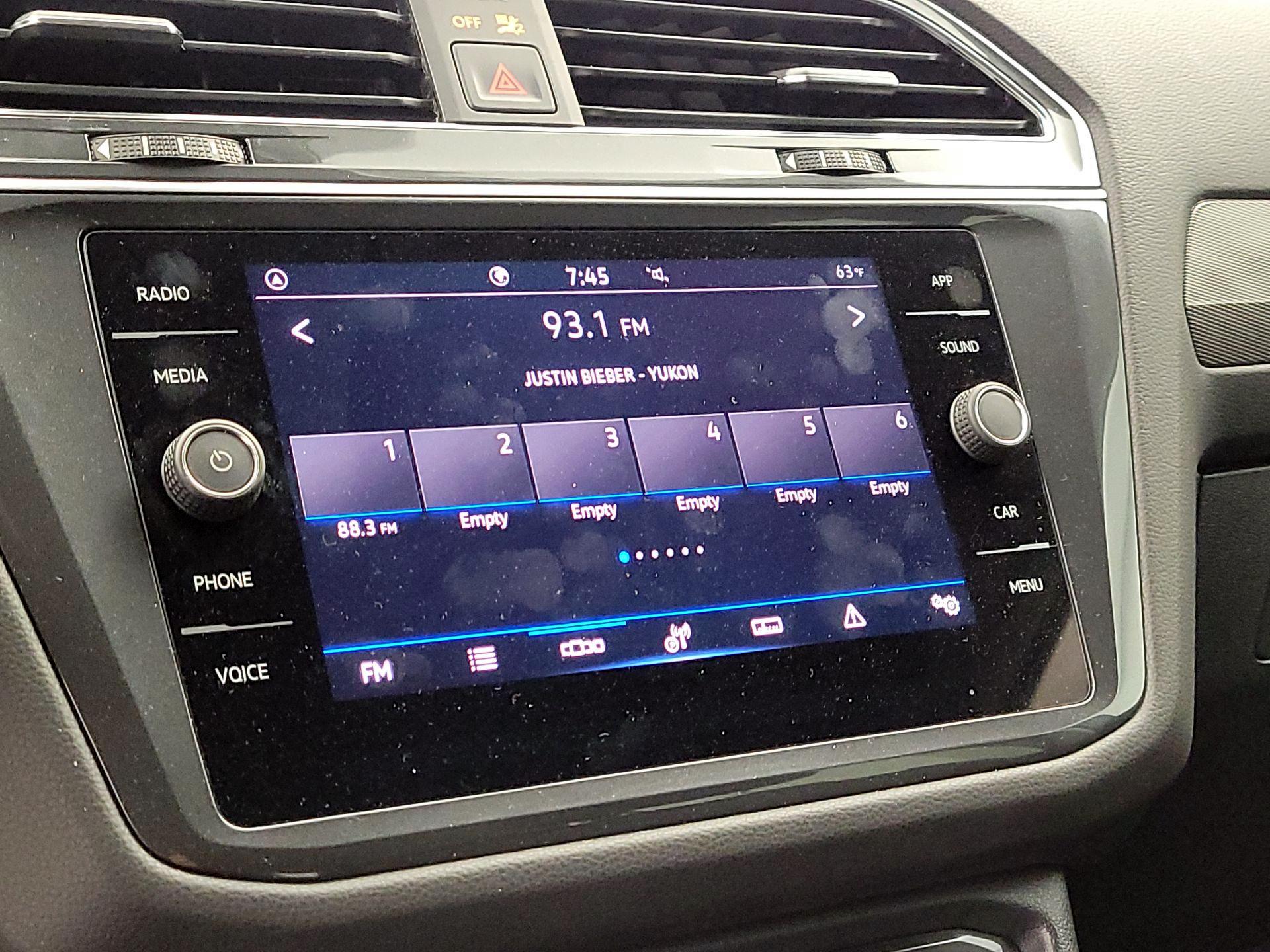 Thumbnail: 2023 Volkswagen Tiguan - 15