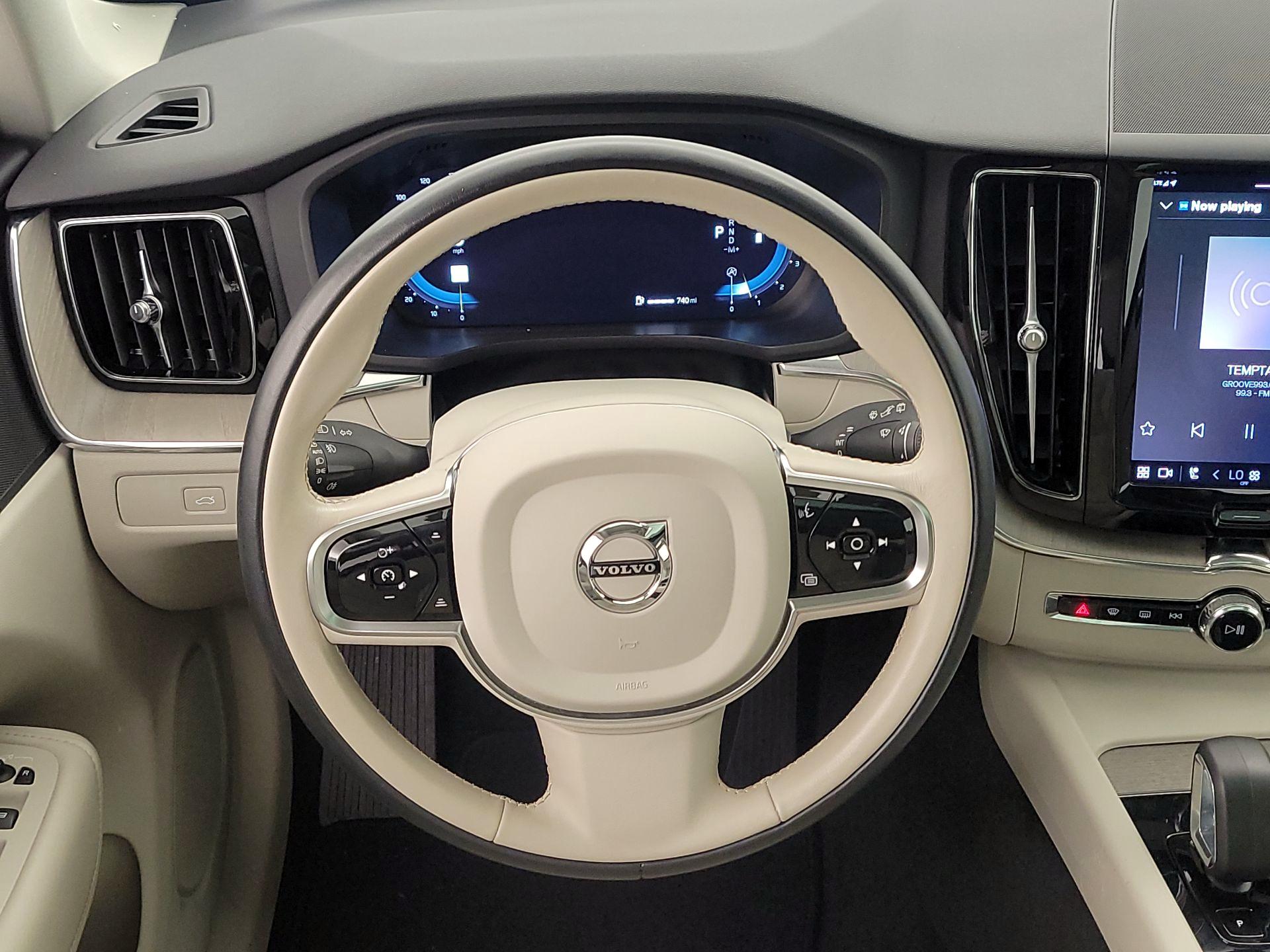 Thumbnail: 2023 Volvo XC60 - 10