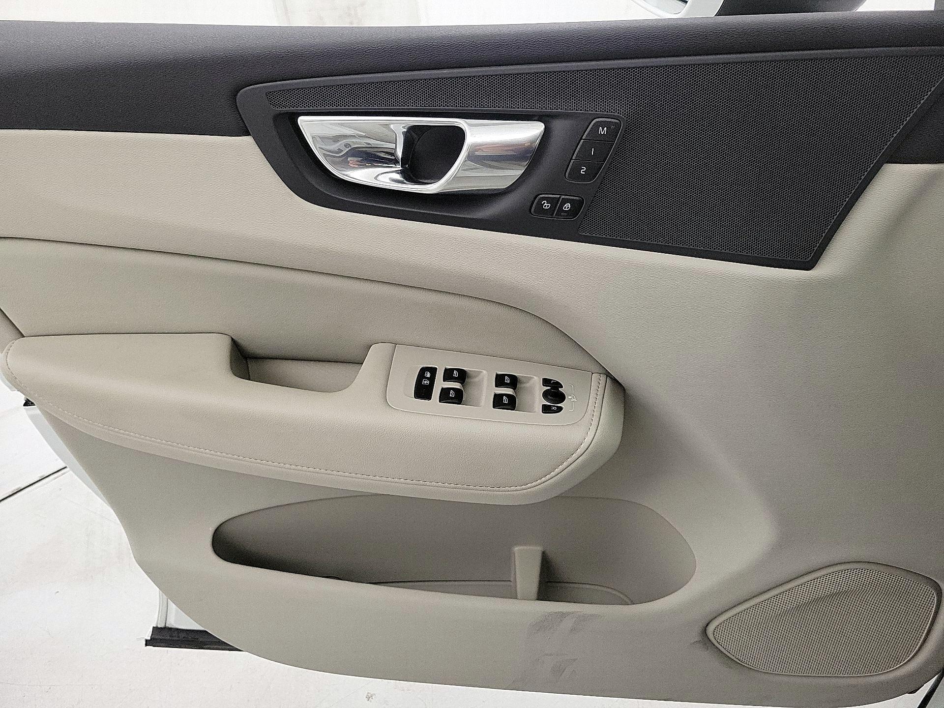 Thumbnail: 2023 Volvo XC60 - 12