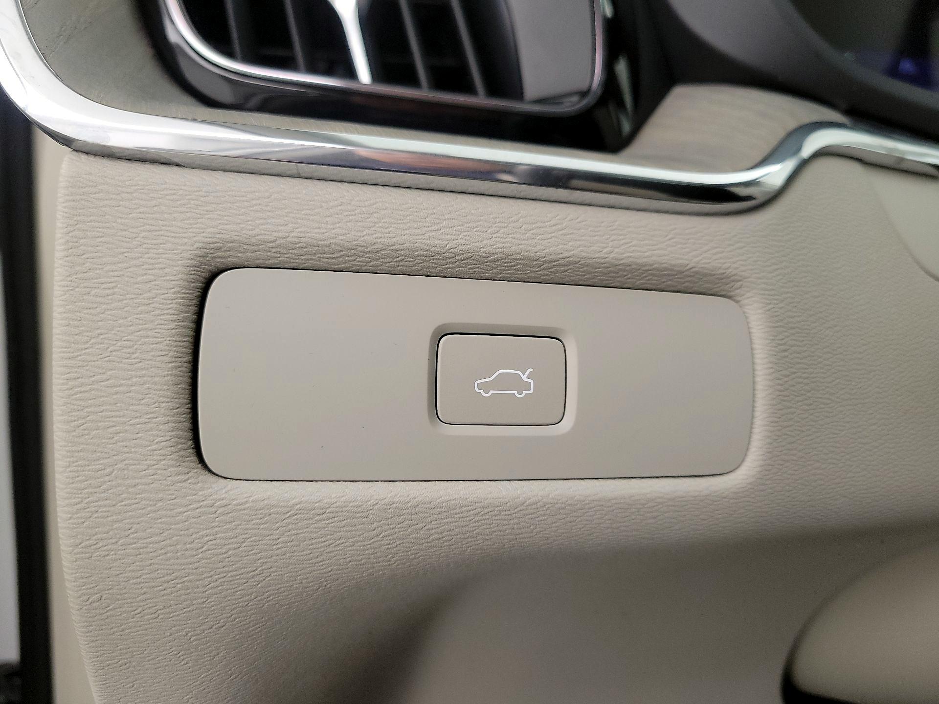 Thumbnail: 2023 Volvo XC60 - 13