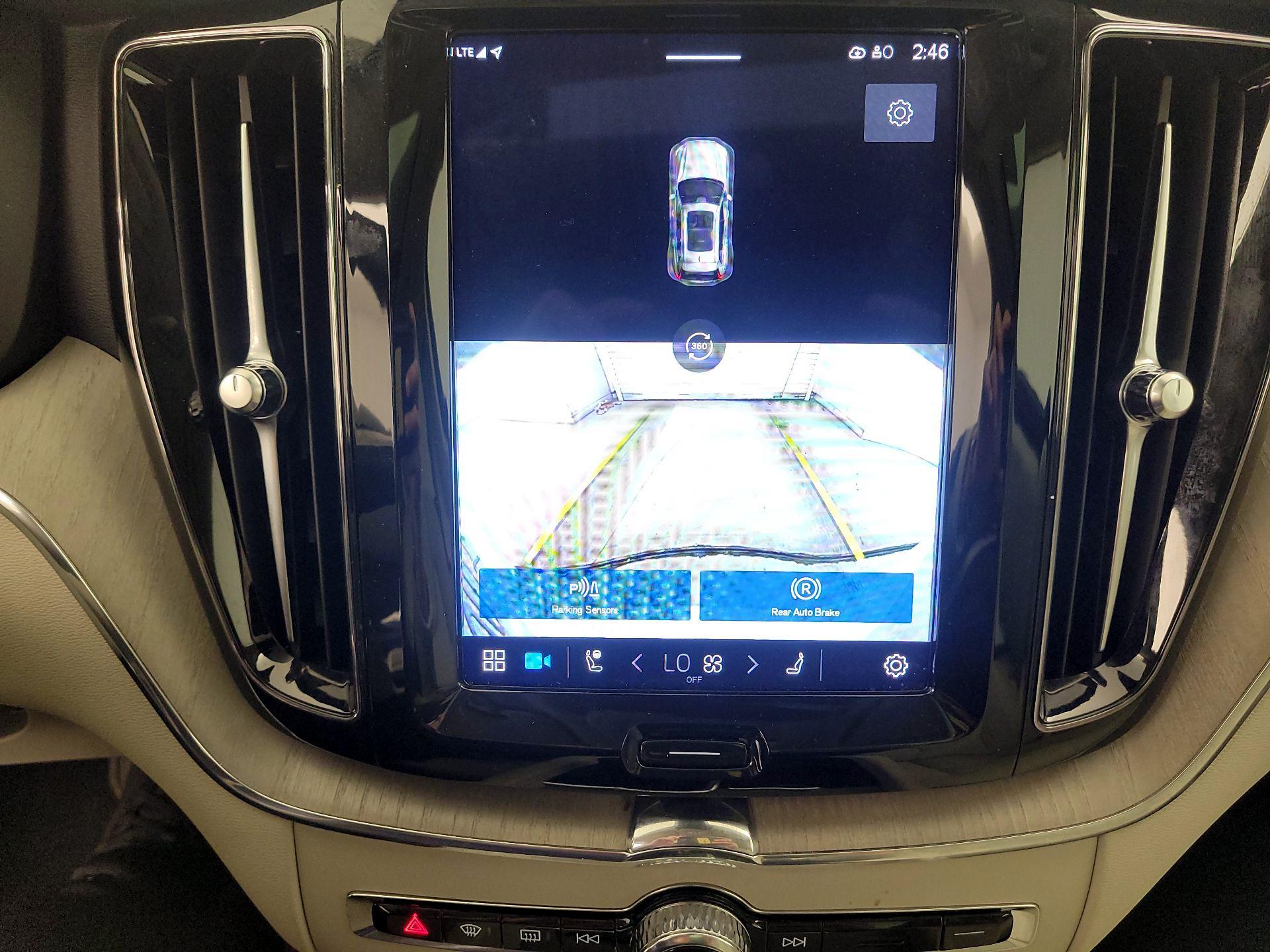 Thumbnail: 2023 Volvo XC60 - 15