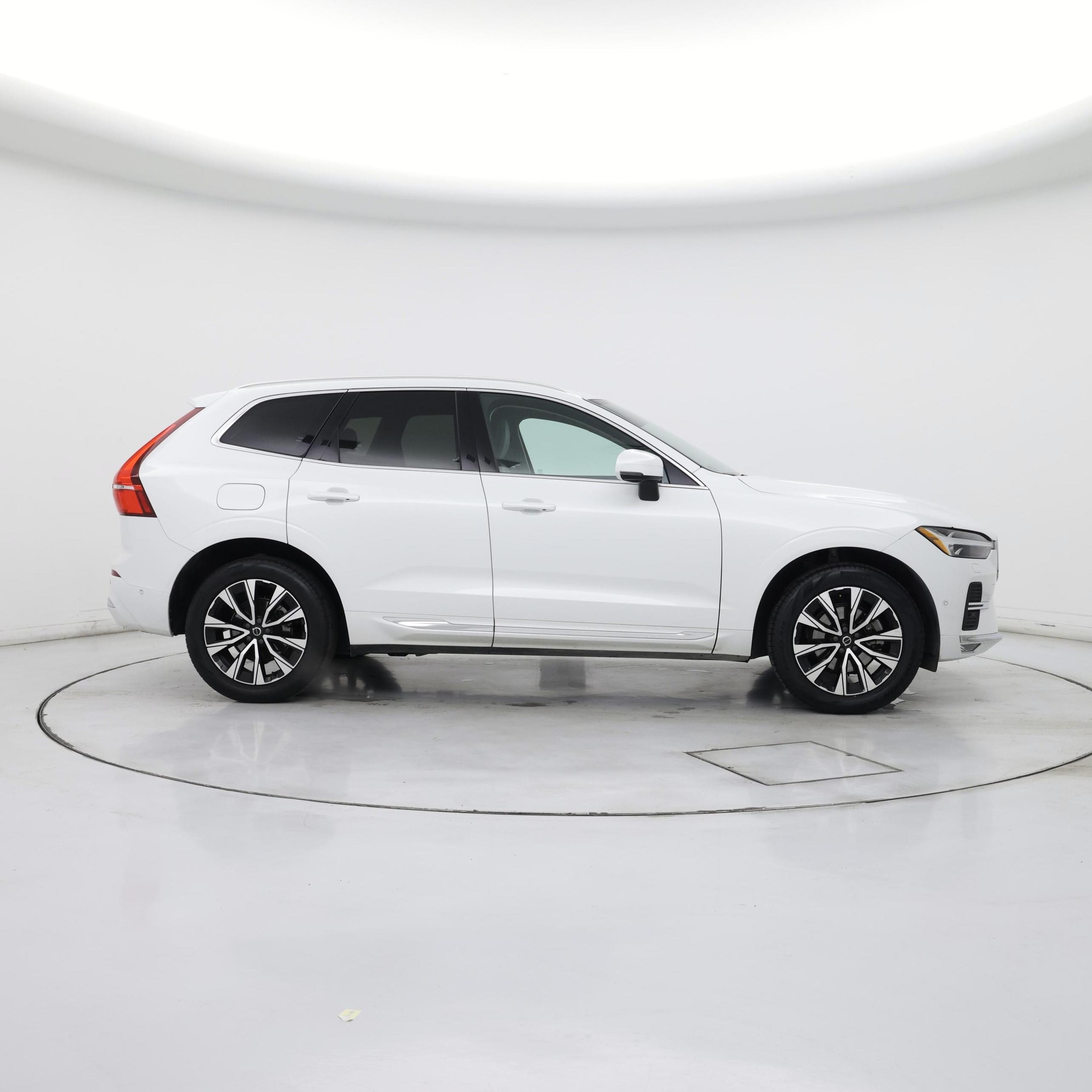 Thumbnail: 2023 Volvo XC60 - 7
