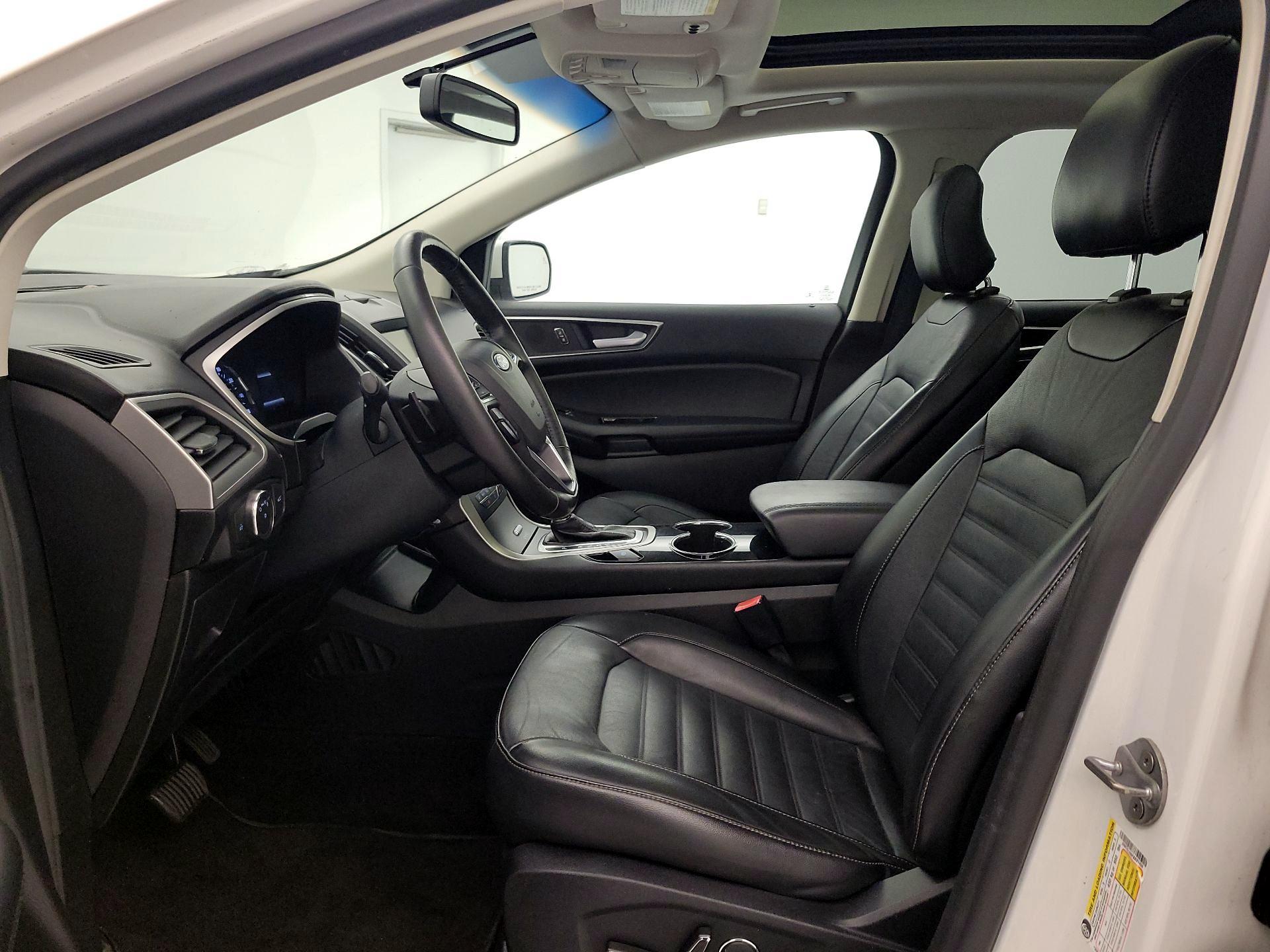 Thumbnail: 2015 Ford Edge - 11