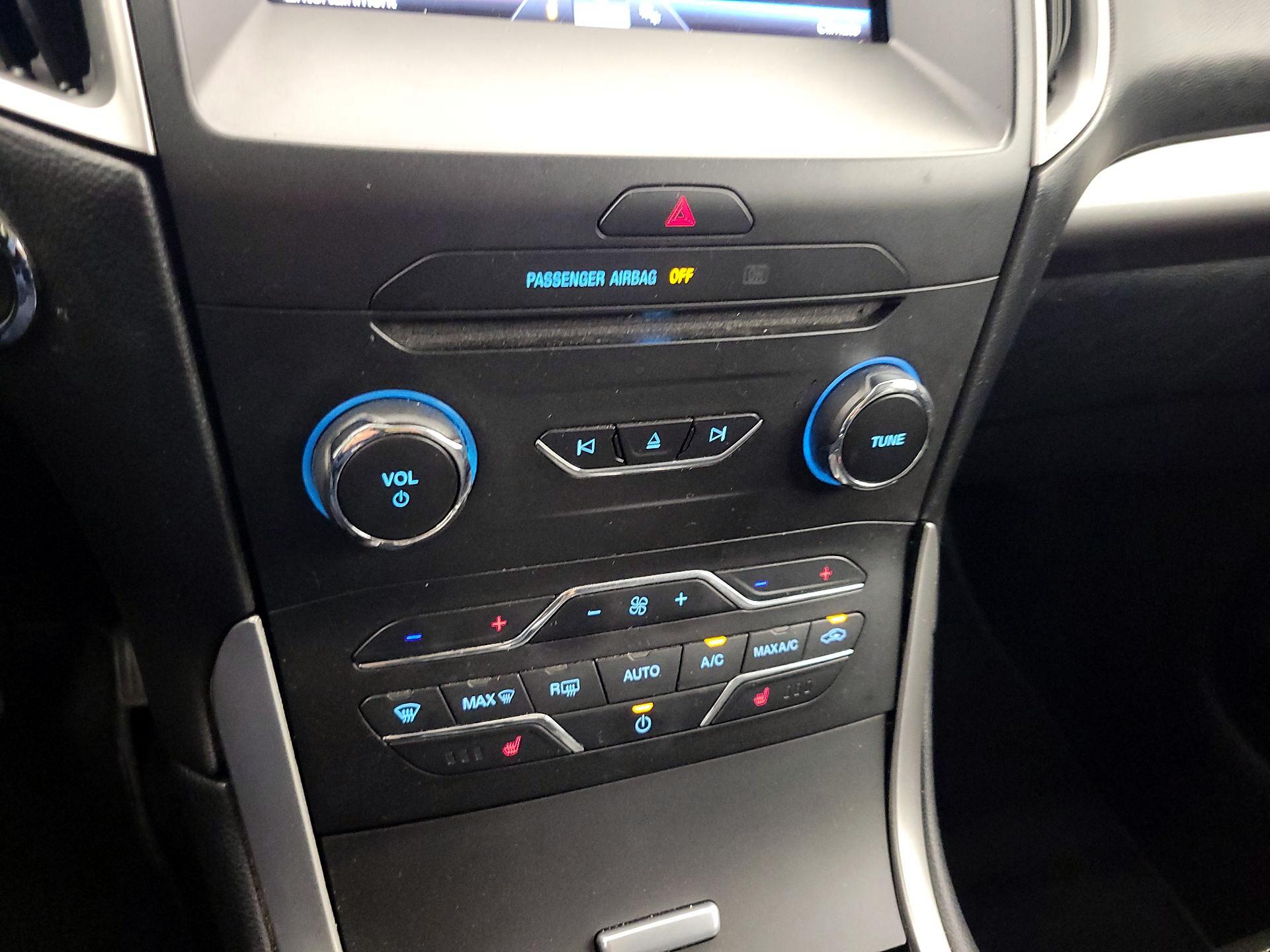 Thumbnail: 2015 Ford Edge - 17