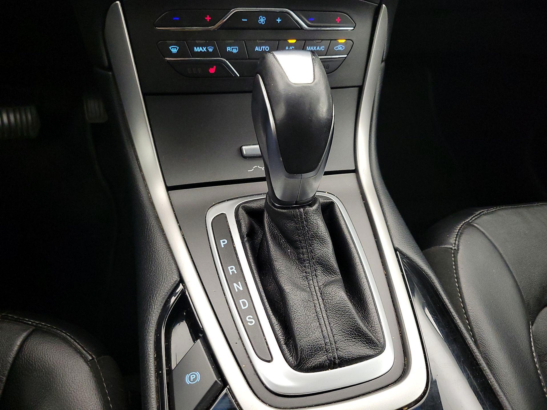 Thumbnail: 2015 Ford Edge - 18