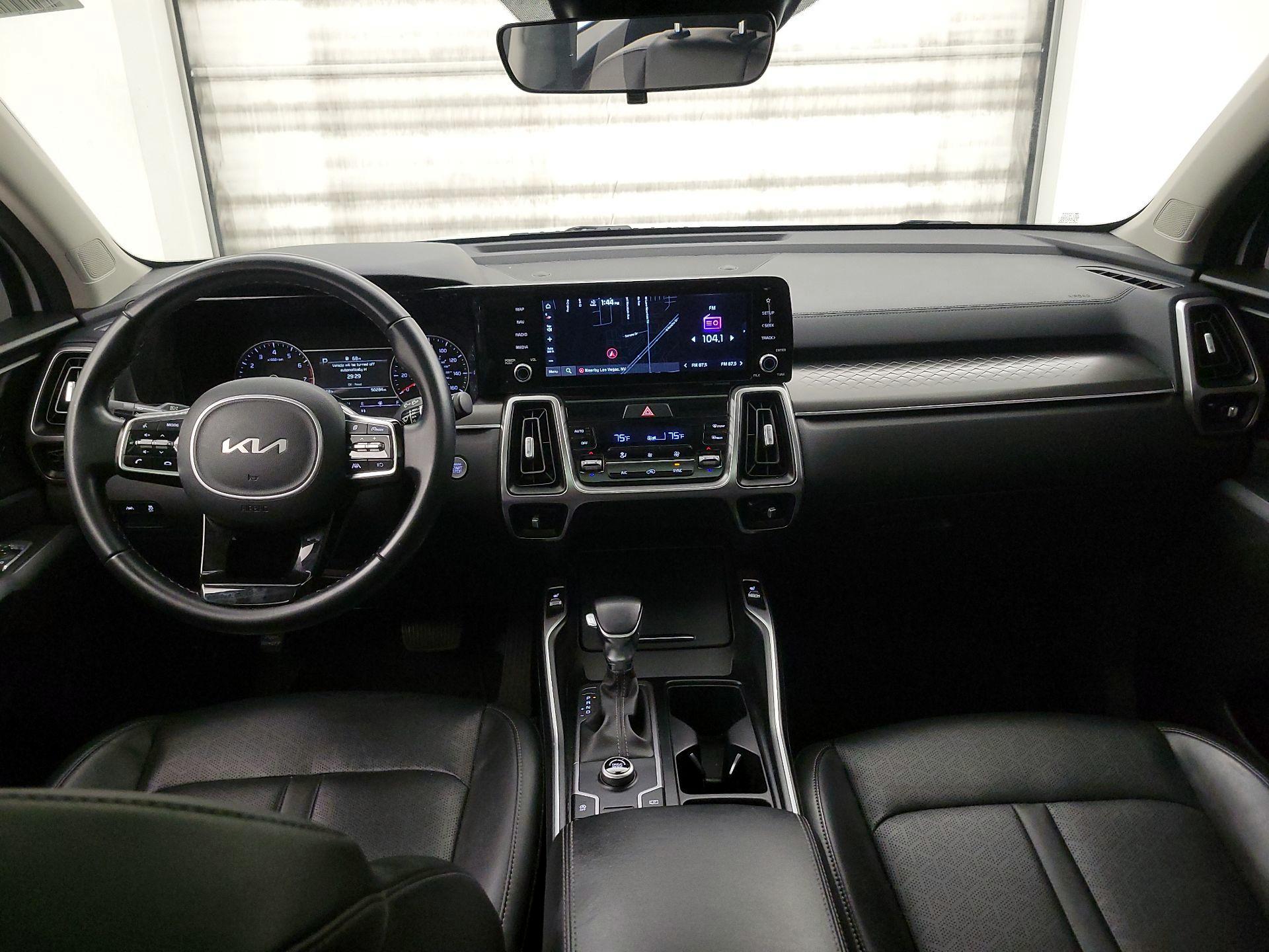 Thumbnail: 2022 Kia Sorento - 9