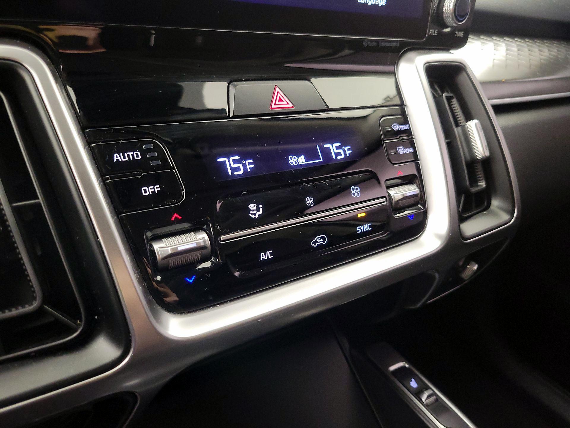 Thumbnail: 2022 Kia Sorento - 17