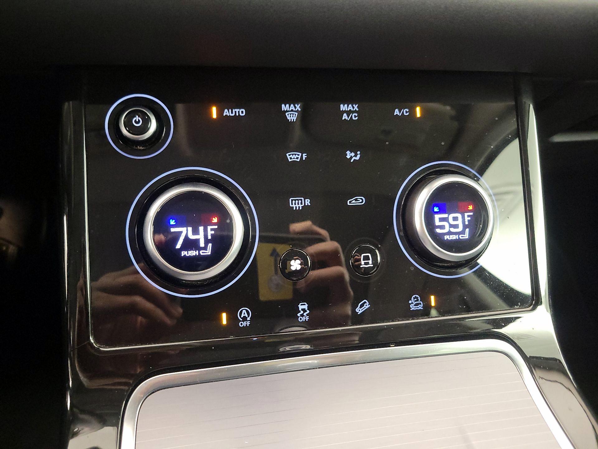 Thumbnail: 2020 Land Rover Range Rover Evoque - 17