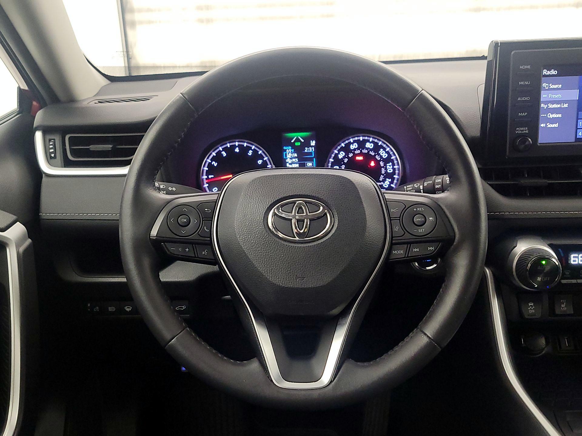 Thumbnail: 2022 Toyota RAV4 - 10