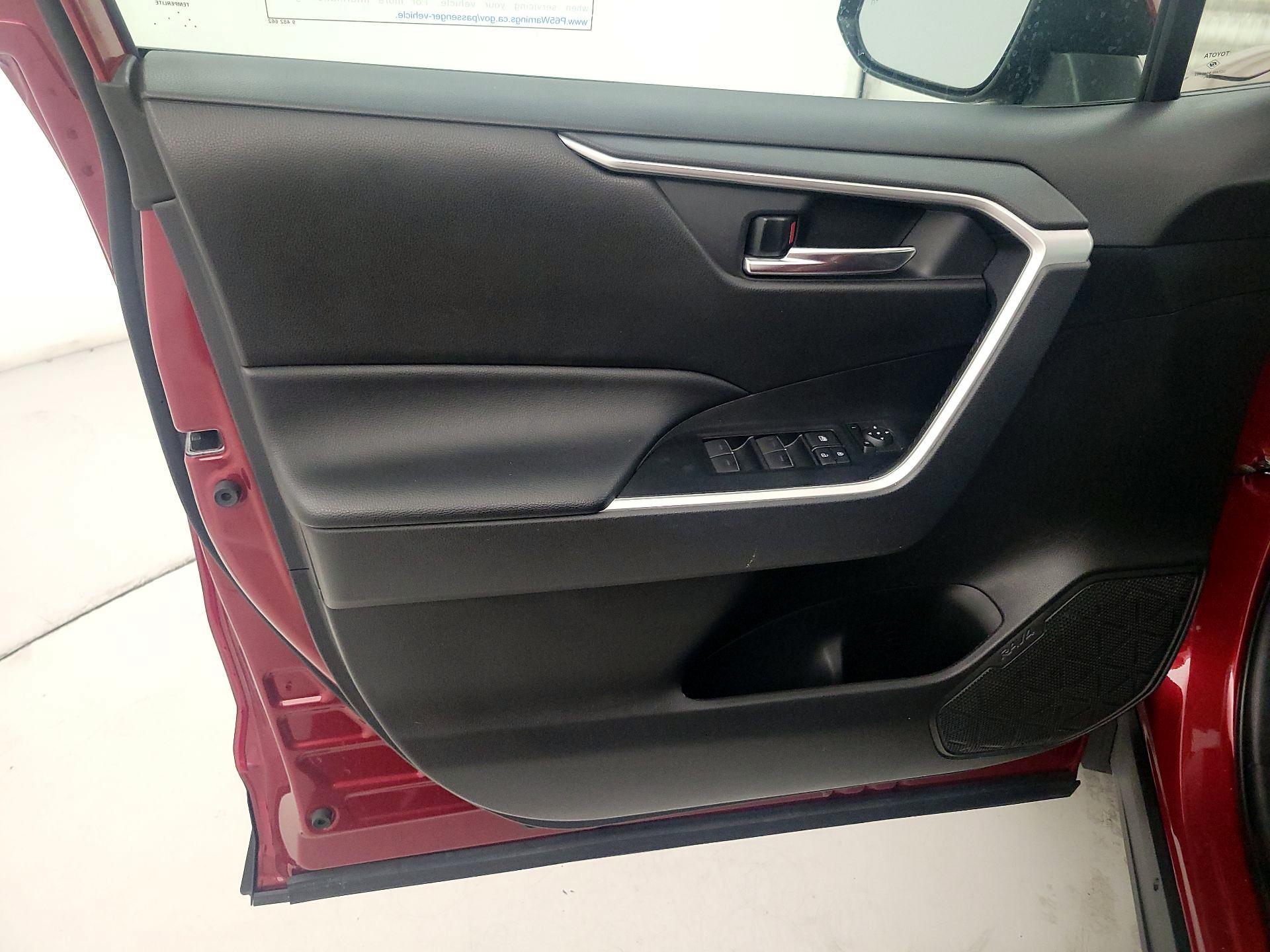 Thumbnail: 2022 Toyota RAV4 - 12