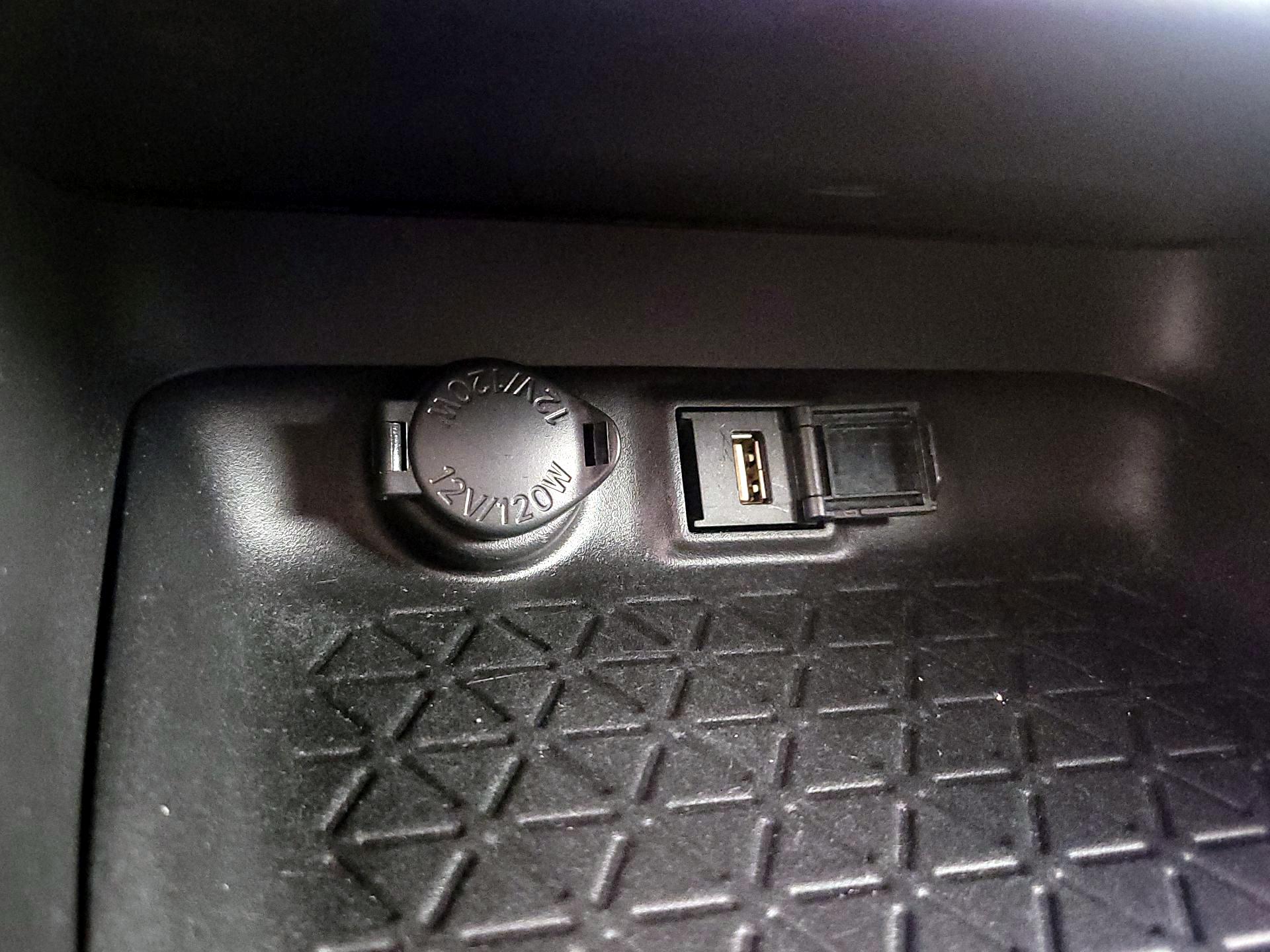 Thumbnail: 2022 Toyota RAV4 - 18