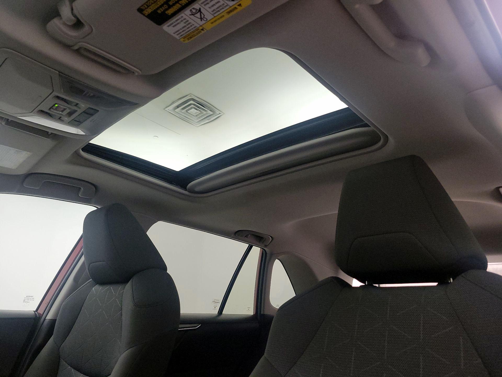 Thumbnail: 2022 Toyota RAV4 - 19