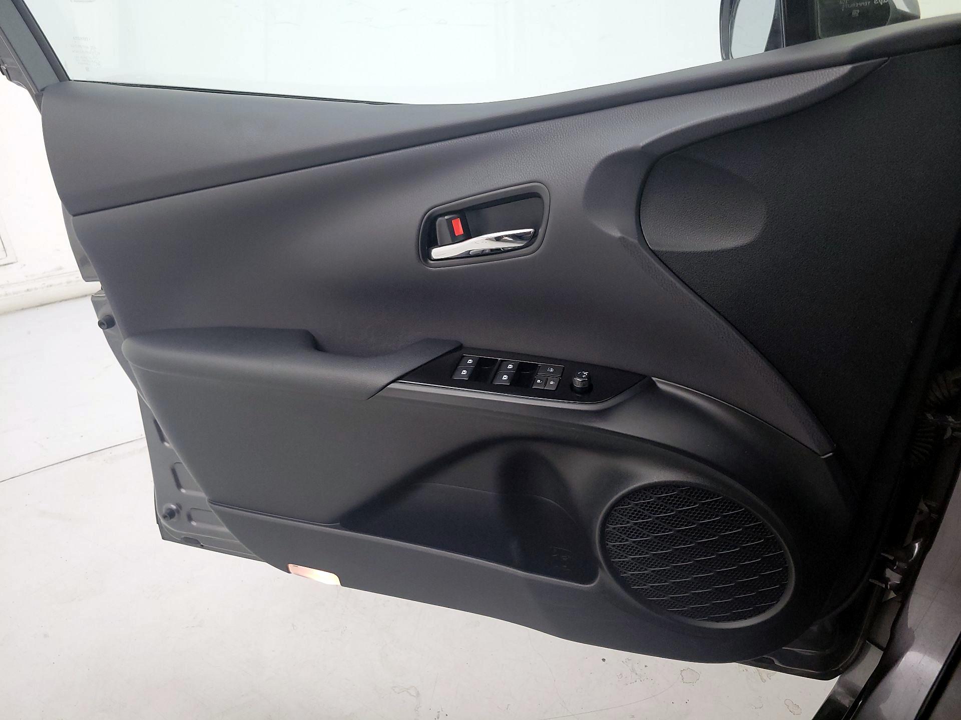 Thumbnail: 2017 Toyota Prius Prime - 12