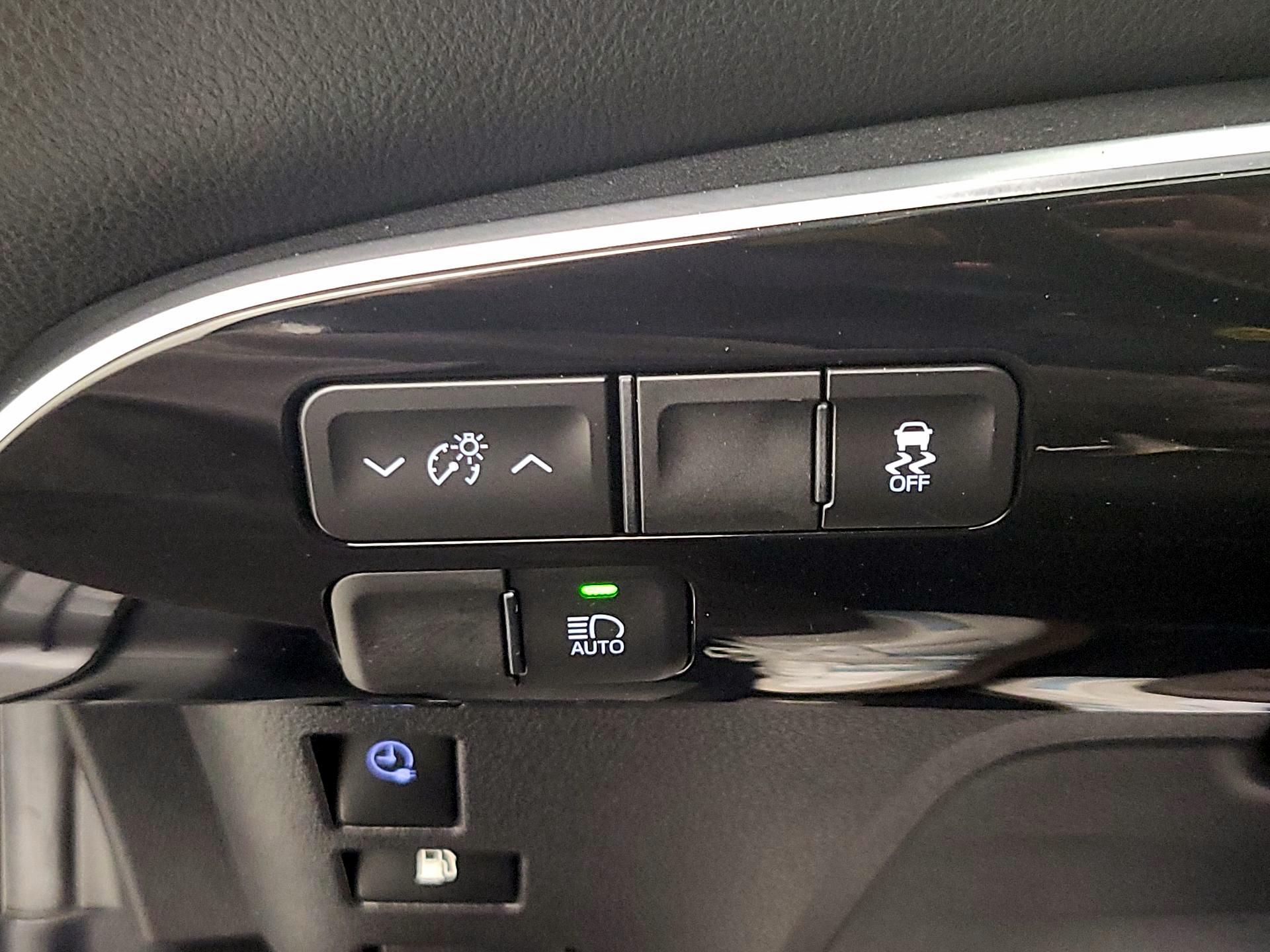 Thumbnail: 2017 Toyota Prius Prime - 13