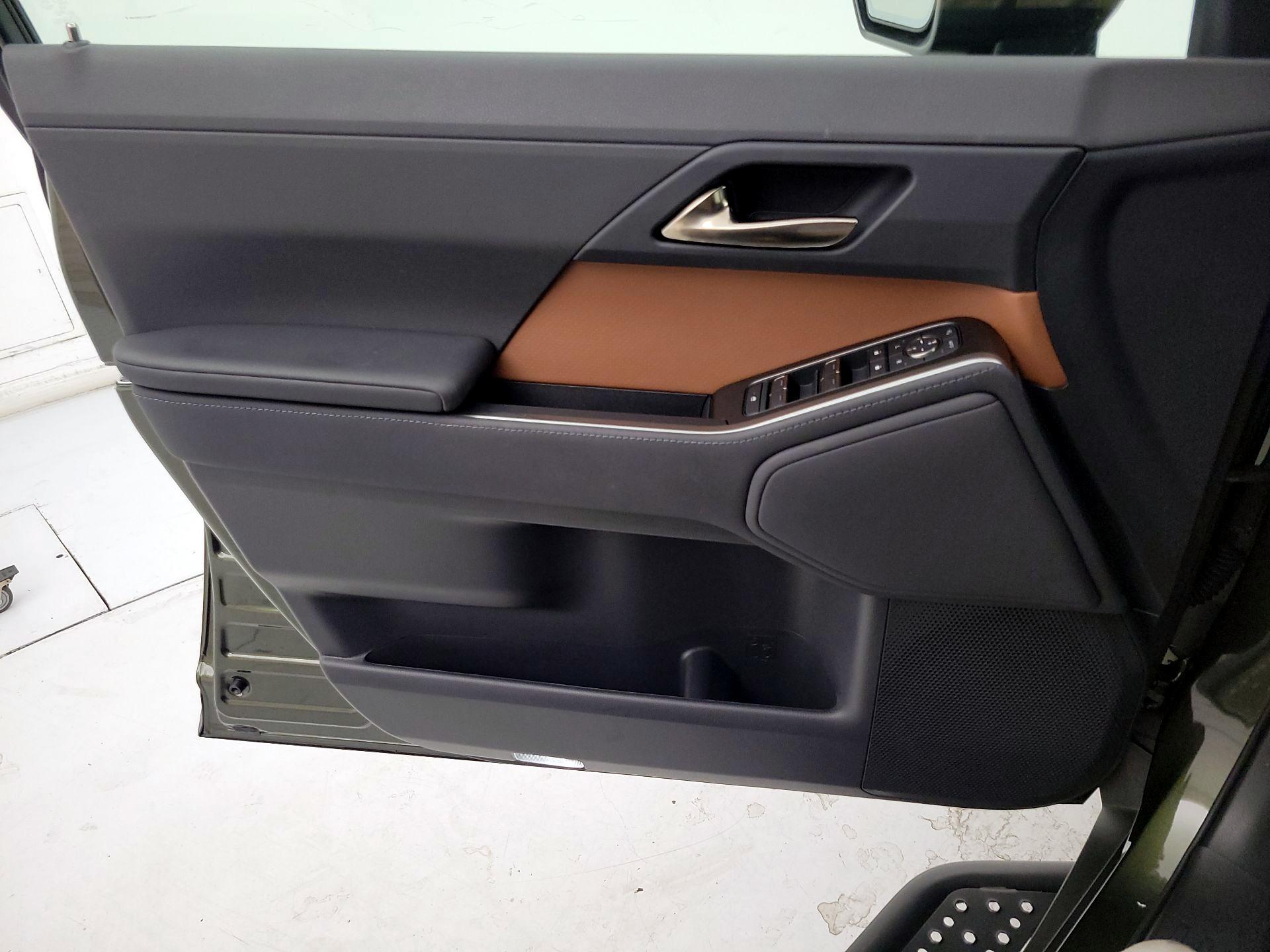 Thumbnail: 2025 Lexus GX - 12