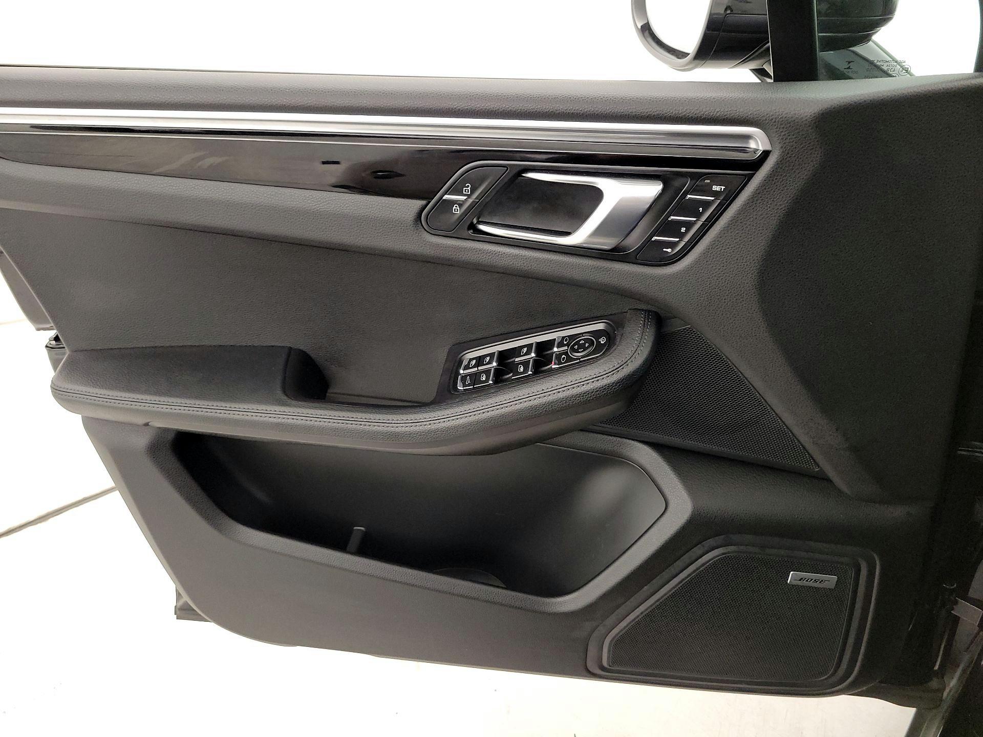 Thumbnail: 2022 Porsche Macan - 12